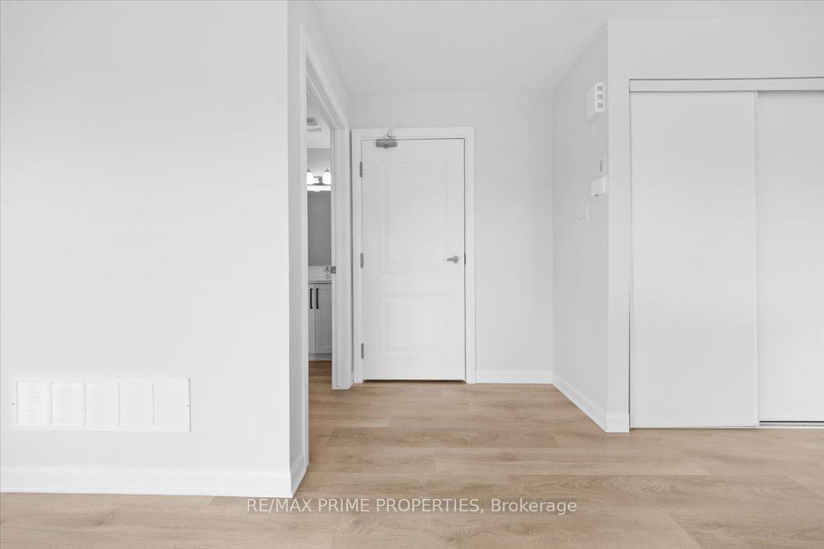 700B Amberwing Private E B, Orleans - Cumberland and Area — photo 3 of 5