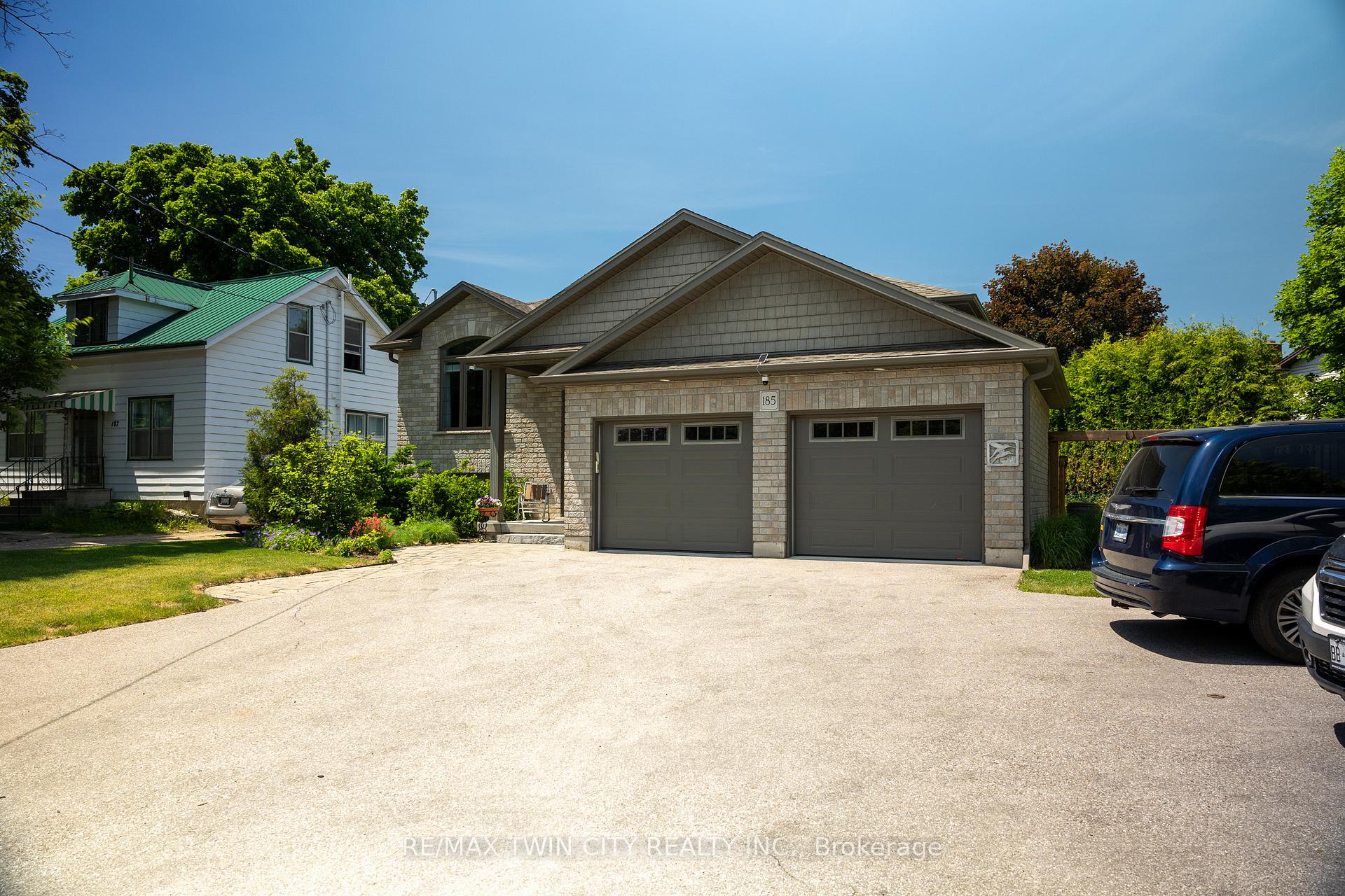 185 MOUNT PLEASANT Street, Brantford — photo 2 of 5