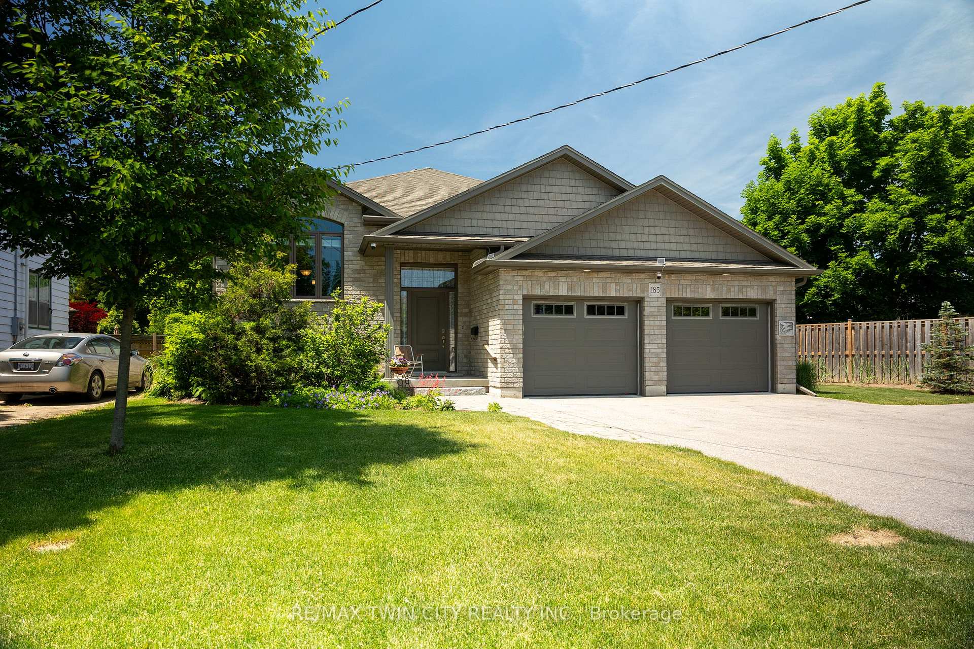 185 MOUNT PLEASANT Street, Brantford — photo 3 of 5