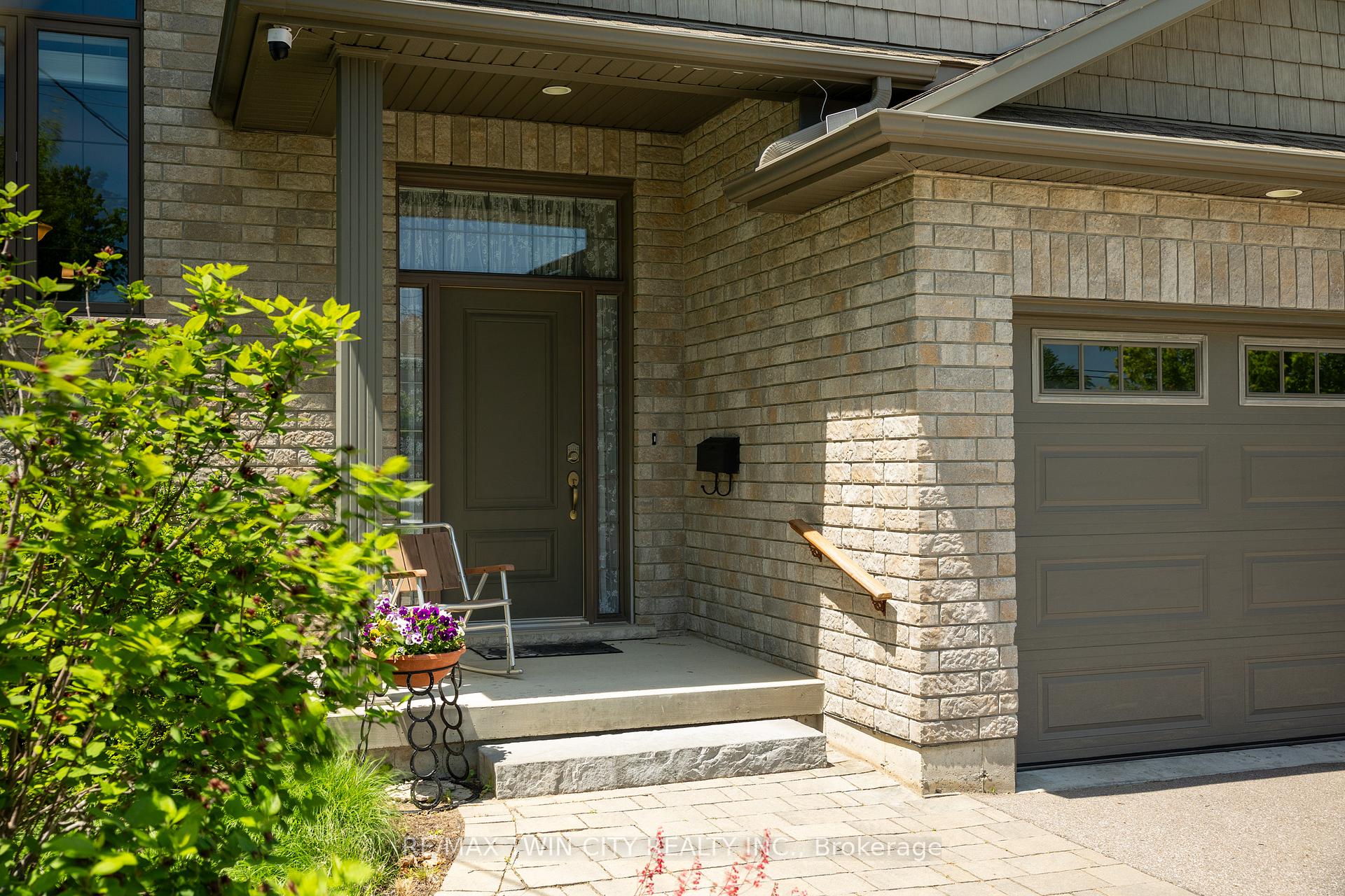 185 MOUNT PLEASANT Street, Brantford — photo 4 of 5