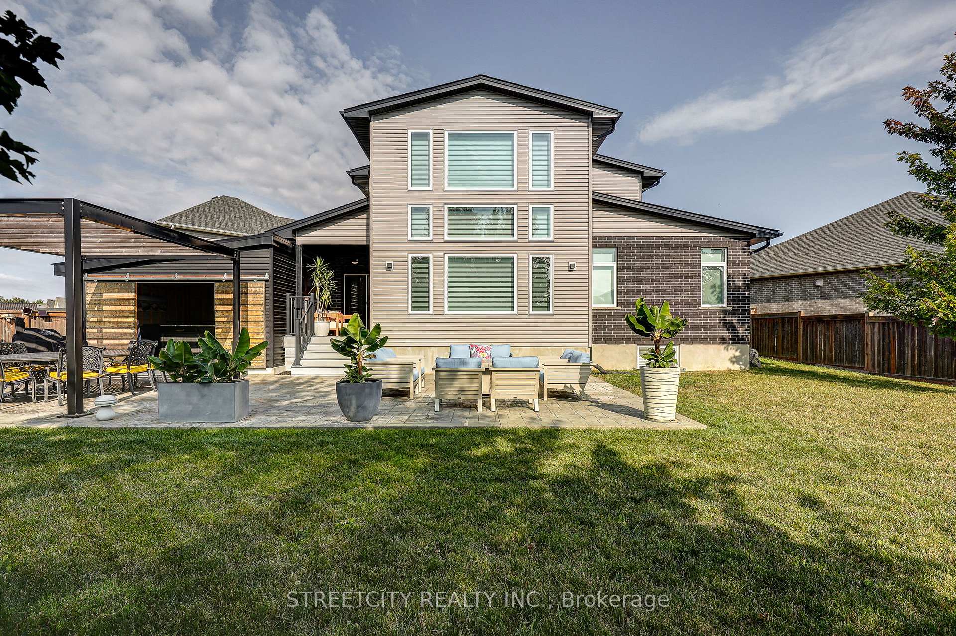 28 Martingale Terrace, St. Thomas — photo 4 of 5