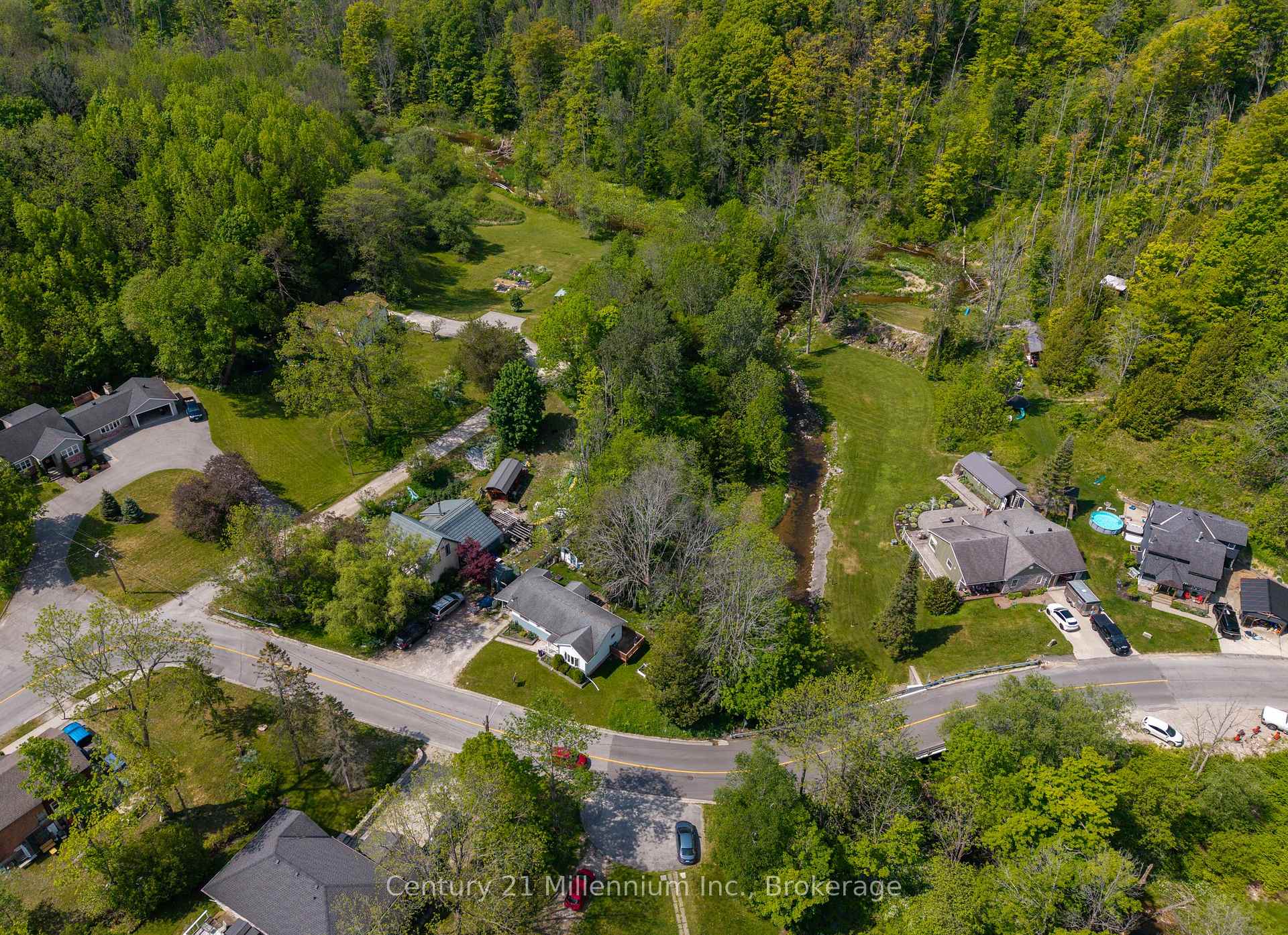 1420 7th Avenue W, Owen Sound — photo 3 of 5