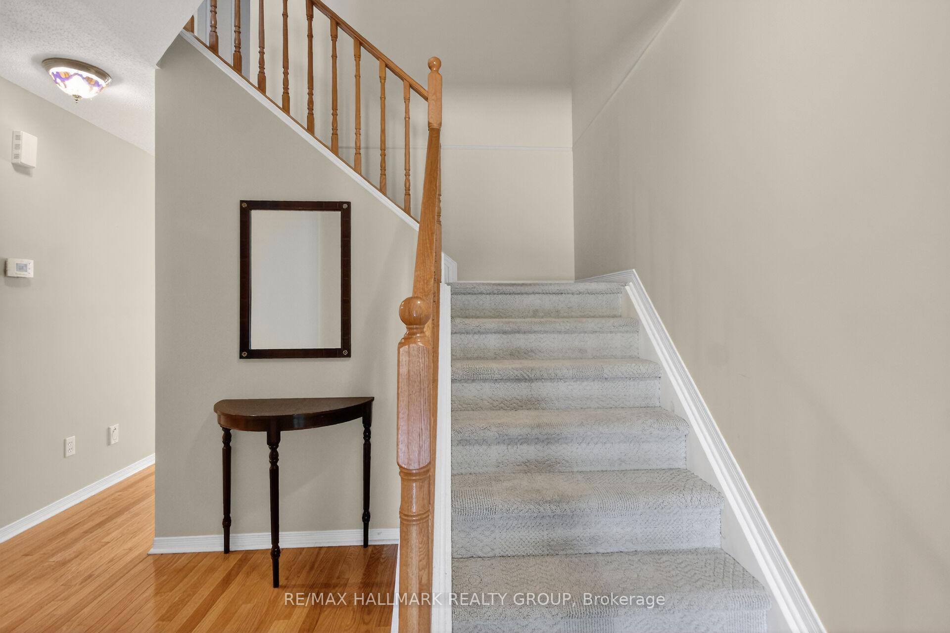 80 Scarlet Court, Hunt Club - South Keys and Area — photo 3 of 5