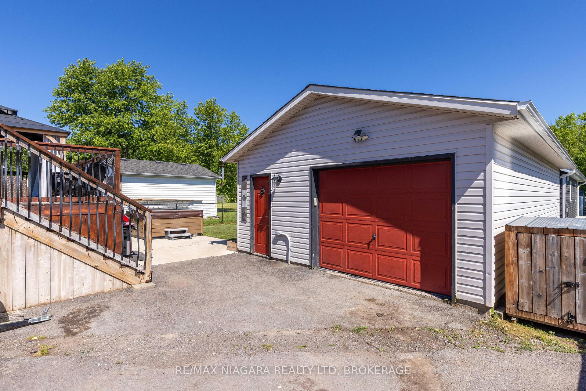 3482 Dominion Road, Fort Erie — photo 3 of 5