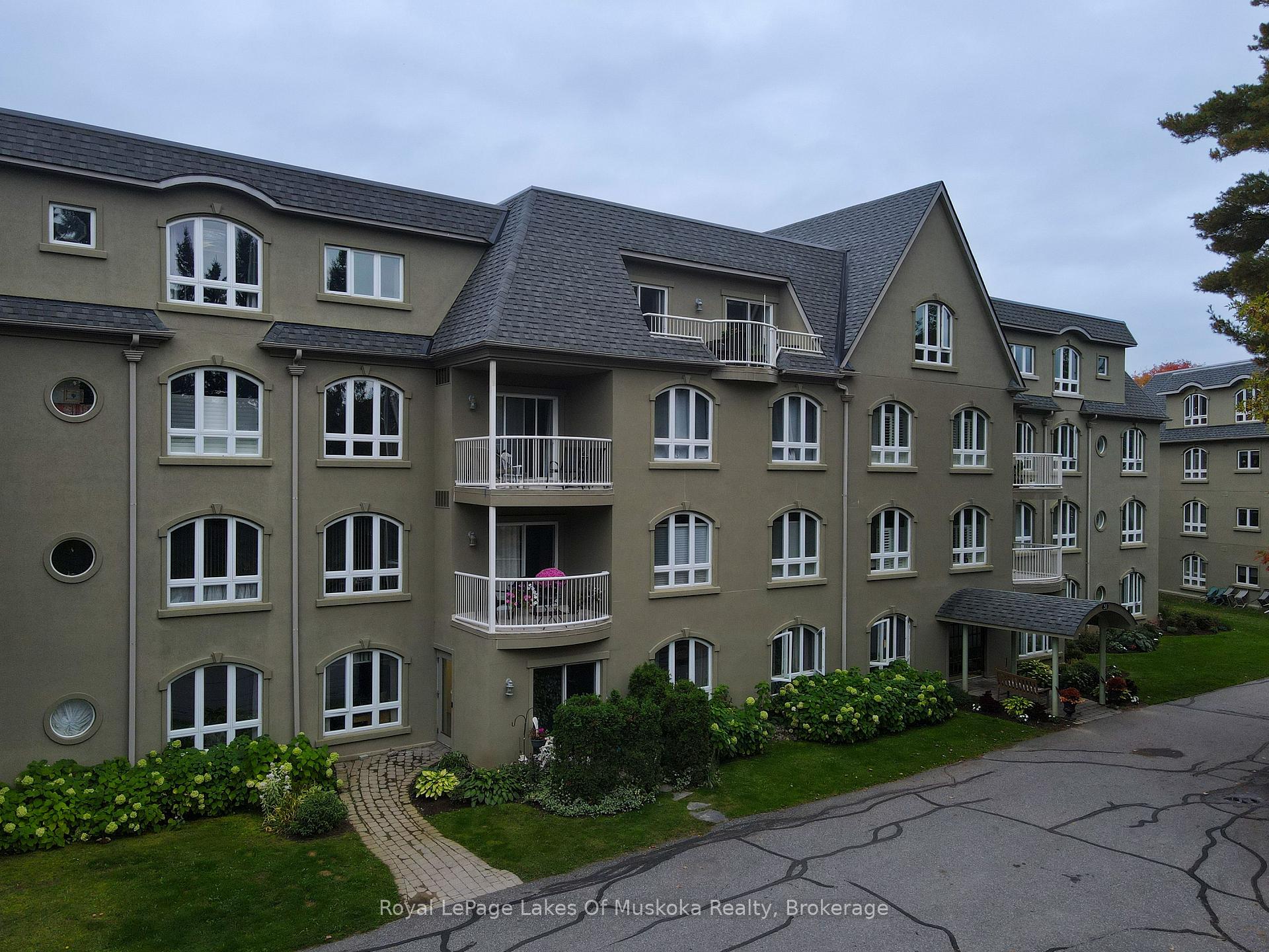31 Dairy Lane 106, Huntsville — photo 2 of 5