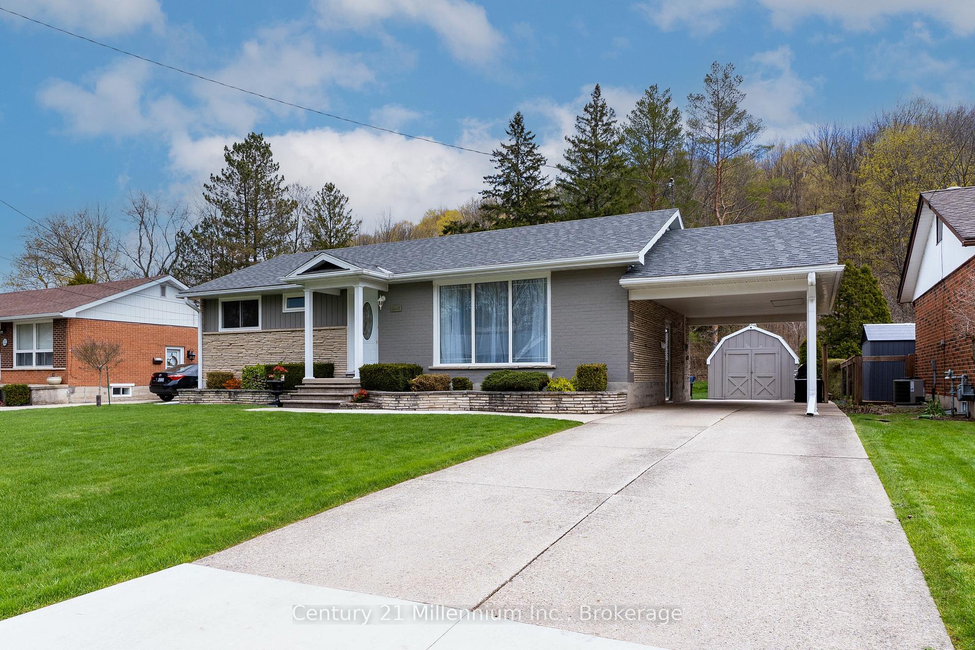 181 7th Avenue E, Owen Sound — photo 2 of 5