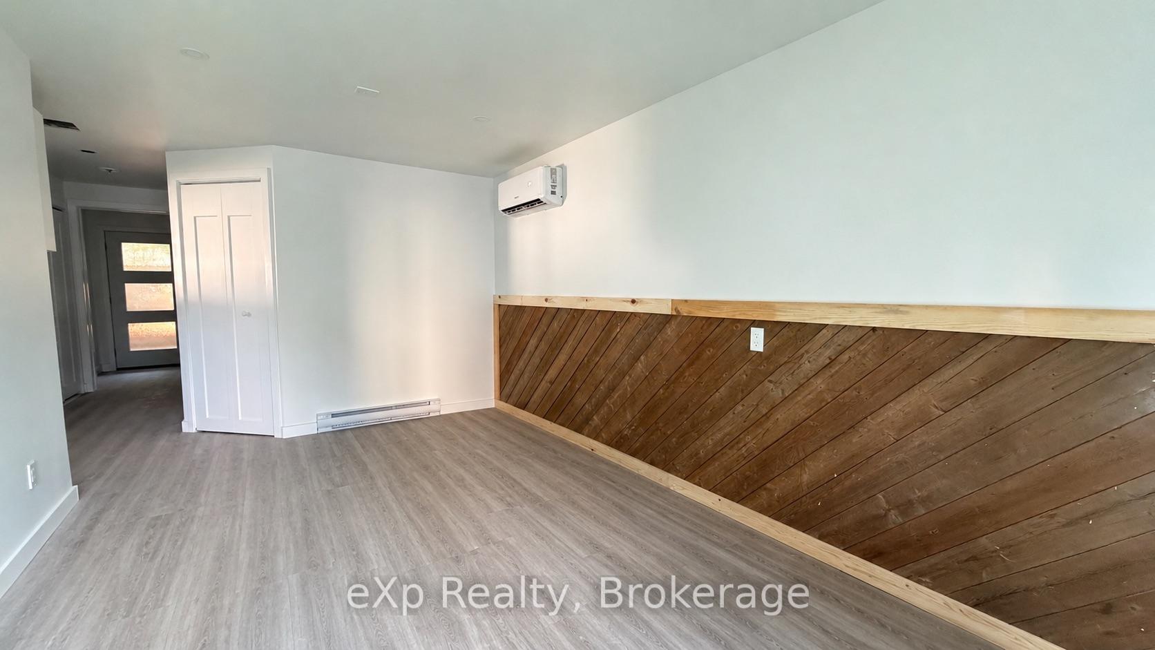 265 College Street W Rear, Belleville — photo 5 of 5