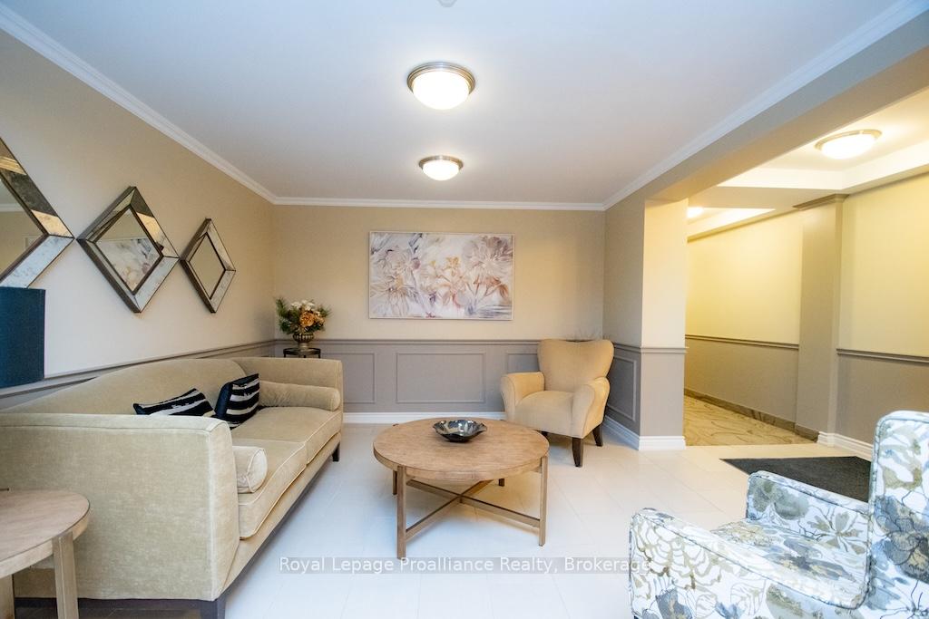 869 Clonsilla Avenue 212, Peterborough — photo 4 of 5