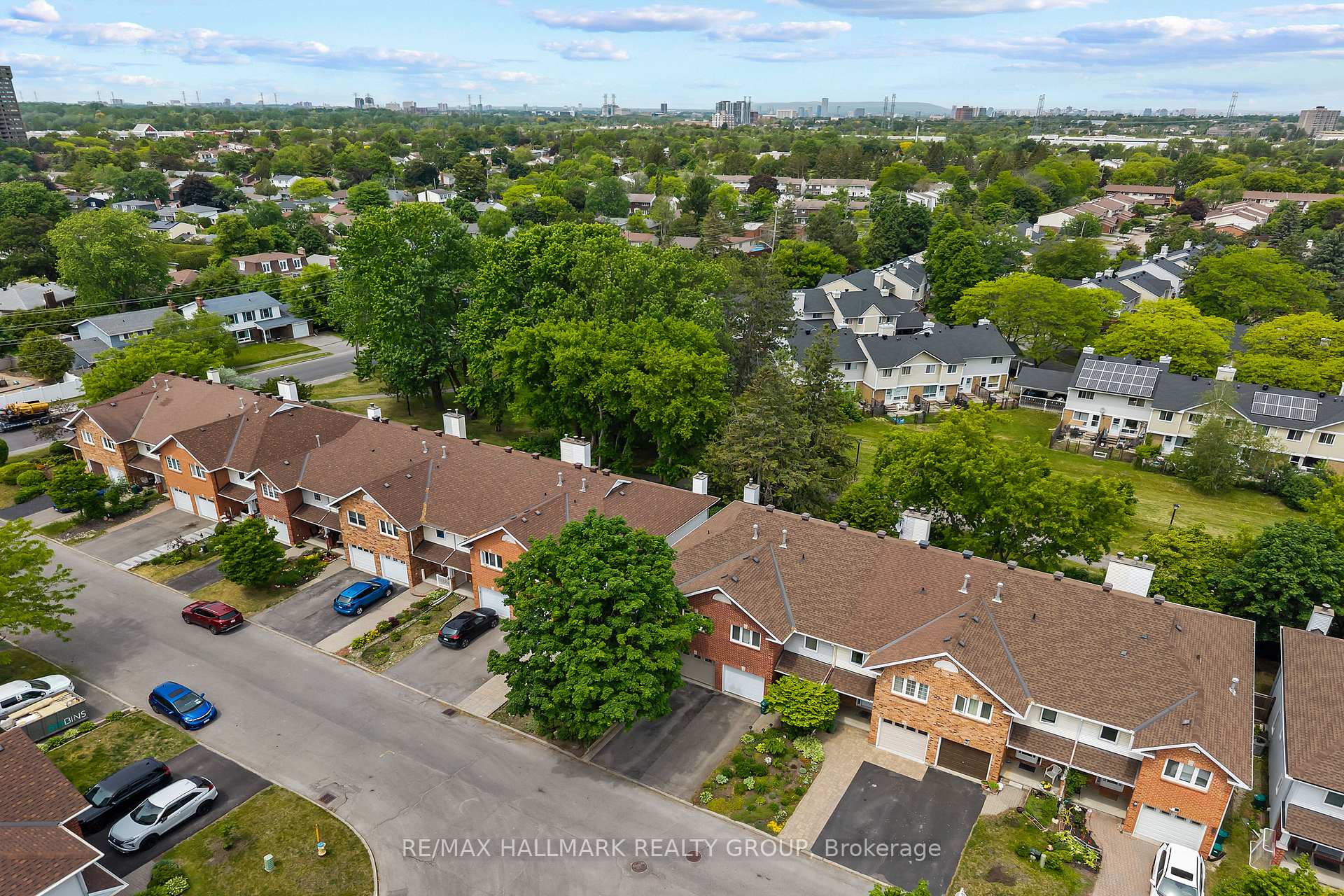 20 Royal Oak Court, Hunt Club - South Keys and Area — photo 2 of 5