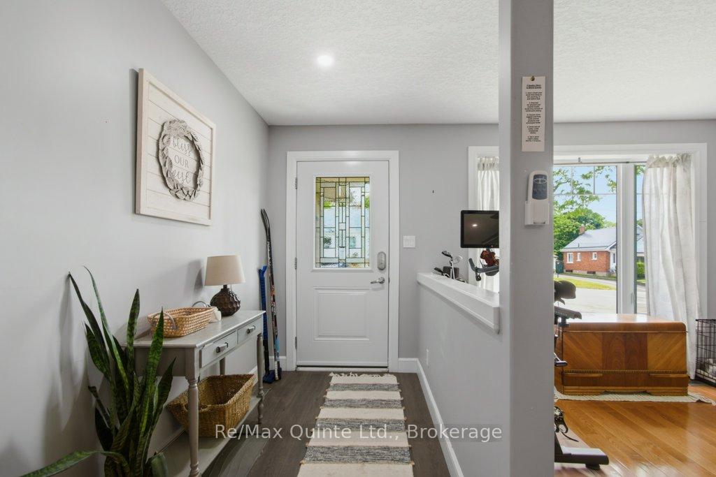 74 Gordon Street, Belleville — photo 3 of 5