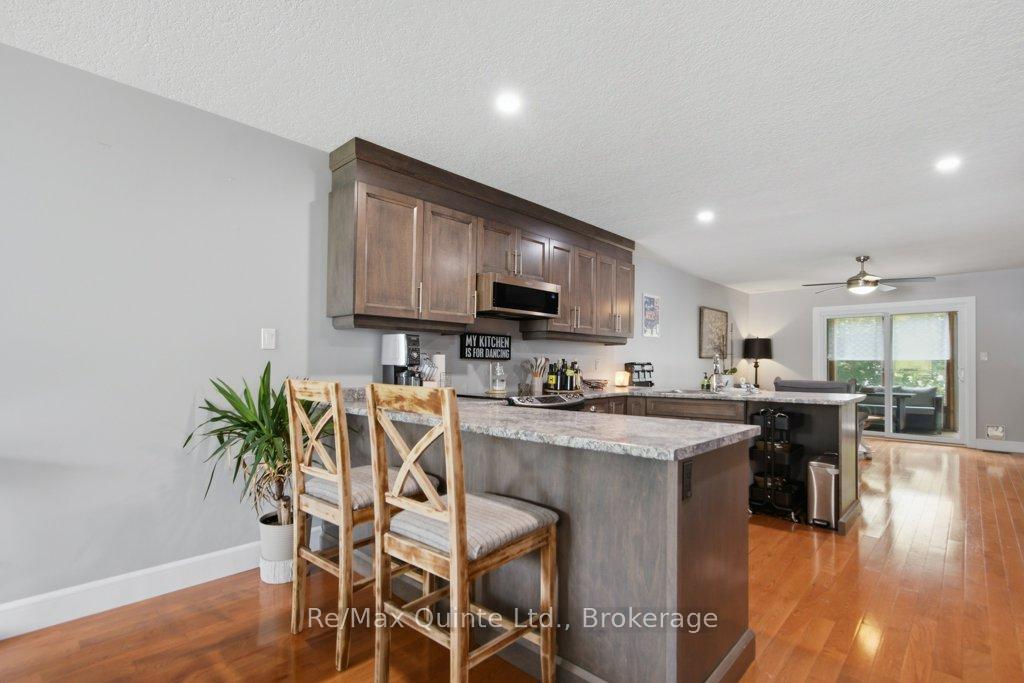 74 Gordon Street, Belleville — photo 4 of 5