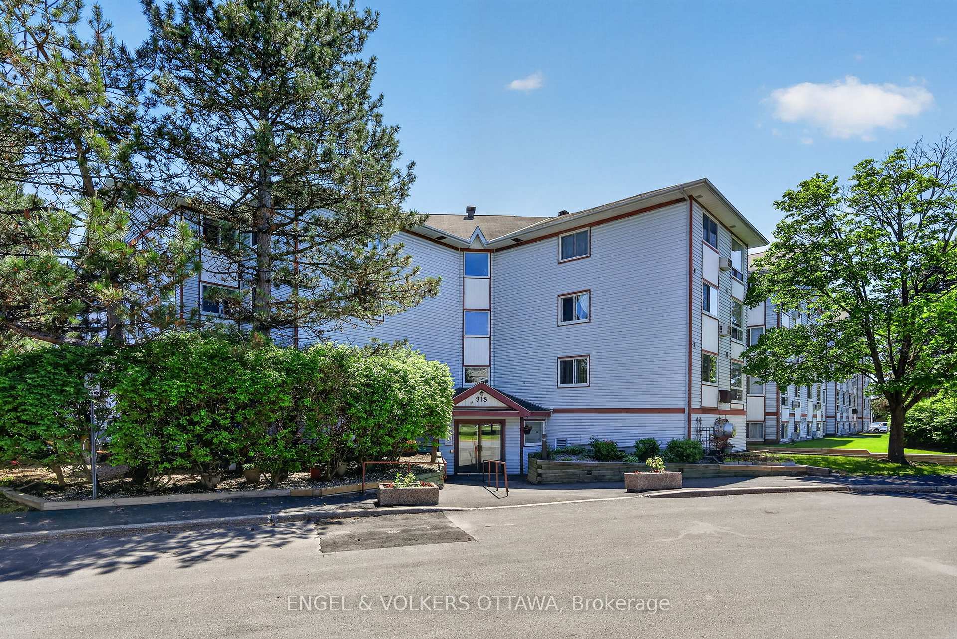 318 Lorry Greenberg Drive 322, Hunt Club - South Keys and Area, ON K1T 2R5 — Hunt Club - South Keys and Area, Ontario