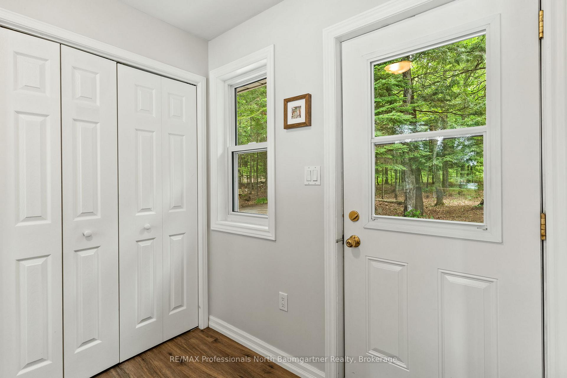 1053 Porter Road, Dysart et al — photo 4 of 5