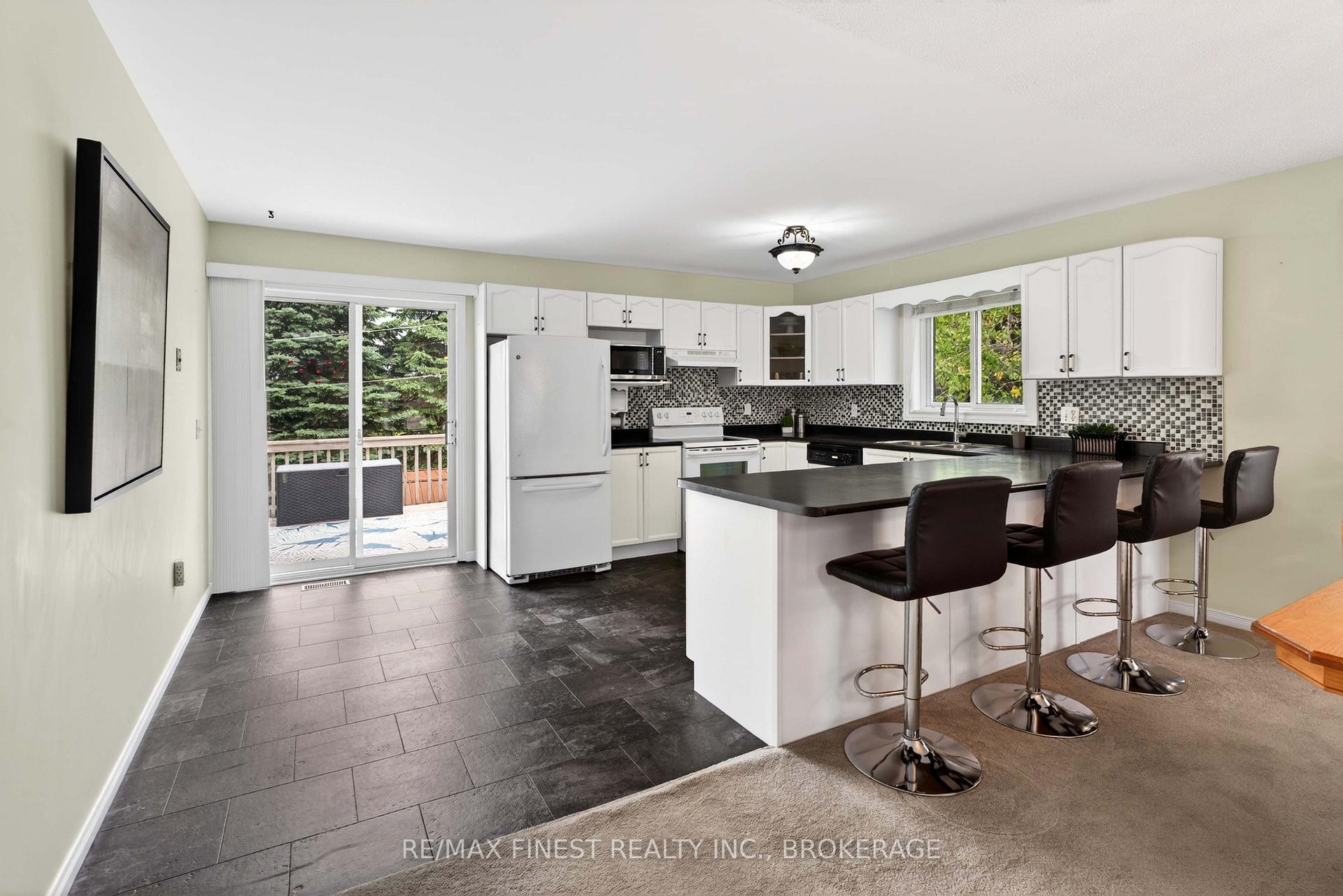 52 Johnson Street, Prince Edward County — photo 3 of 5