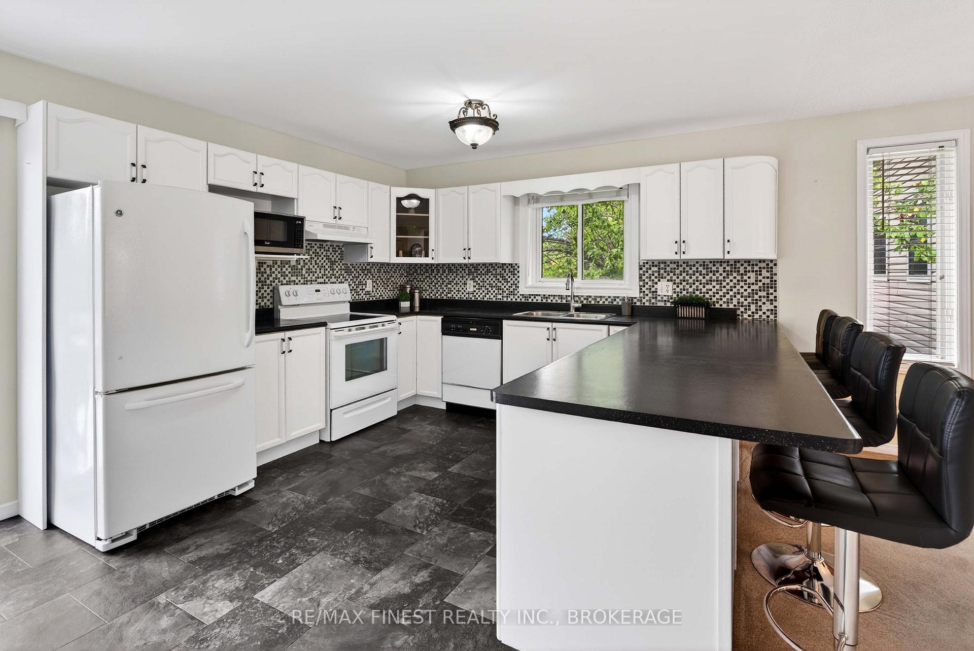 52 Johnson Street, Prince Edward County — photo 4 of 5