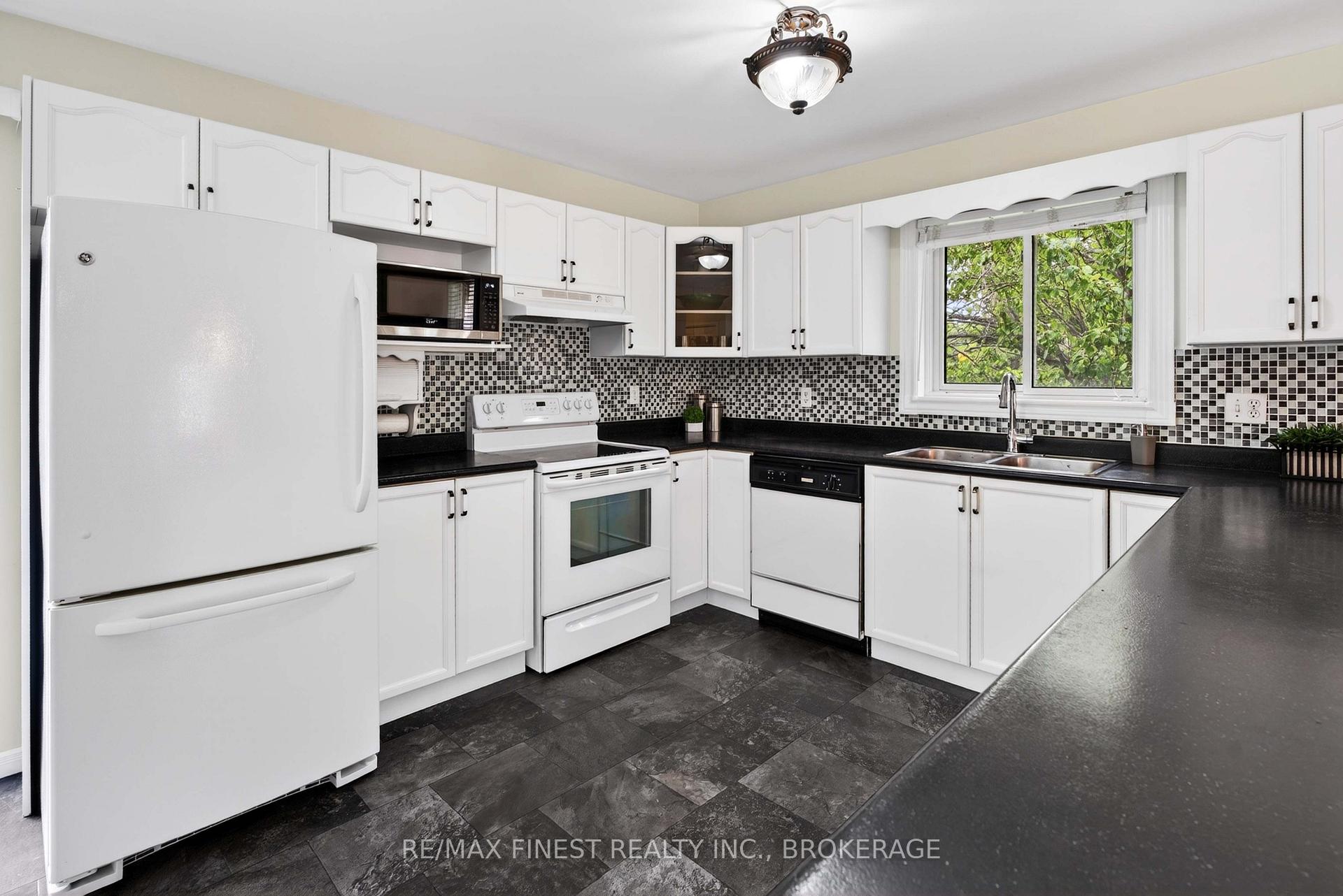 52 Johnson Street, Prince Edward County — photo 5 of 5