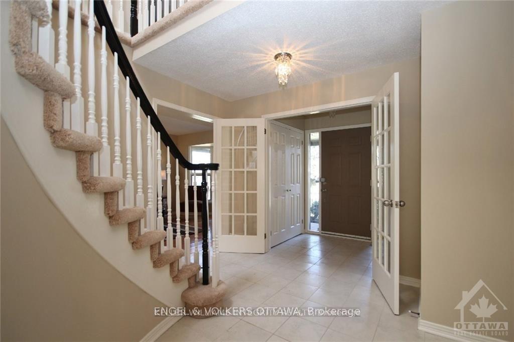 28 COUNTRY CLUB Drive, Hunt Club - Windsor Park Village and Area — photo 3 of 5