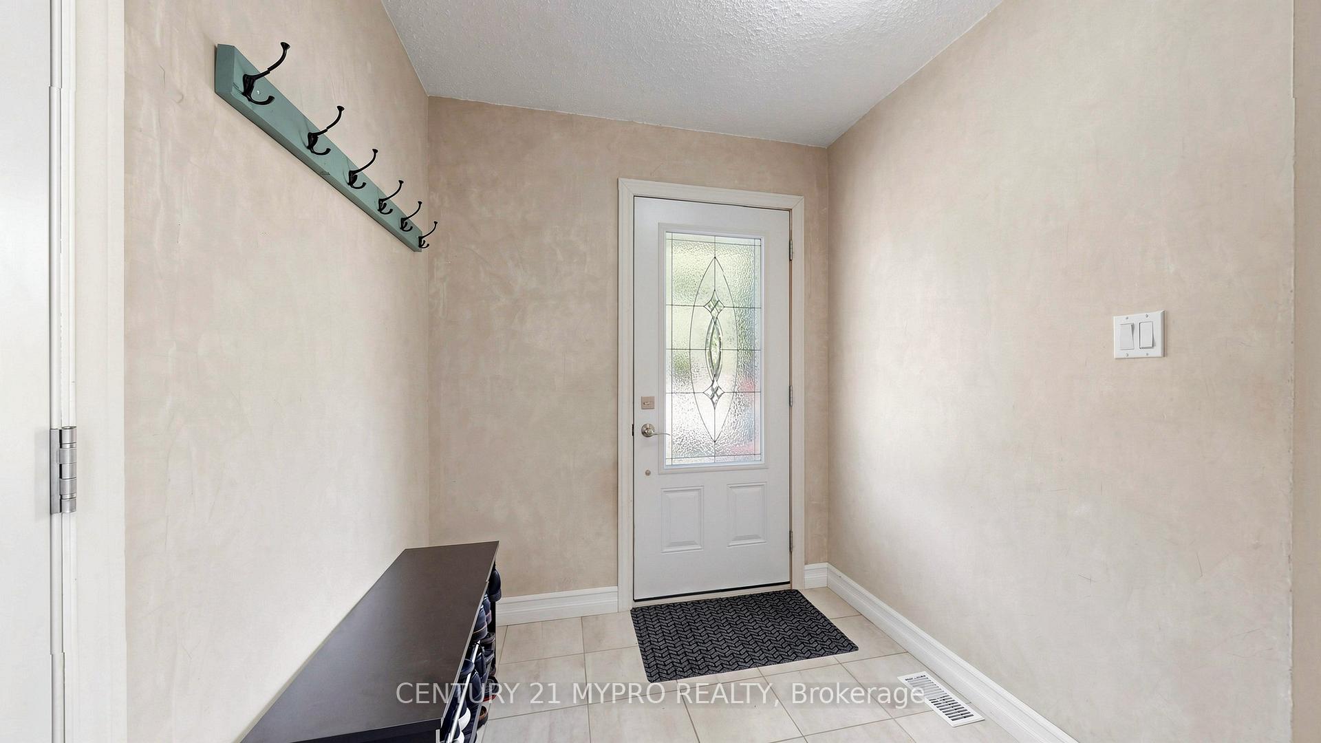1043 12TH Street E, Owen Sound — photo 4 of 5