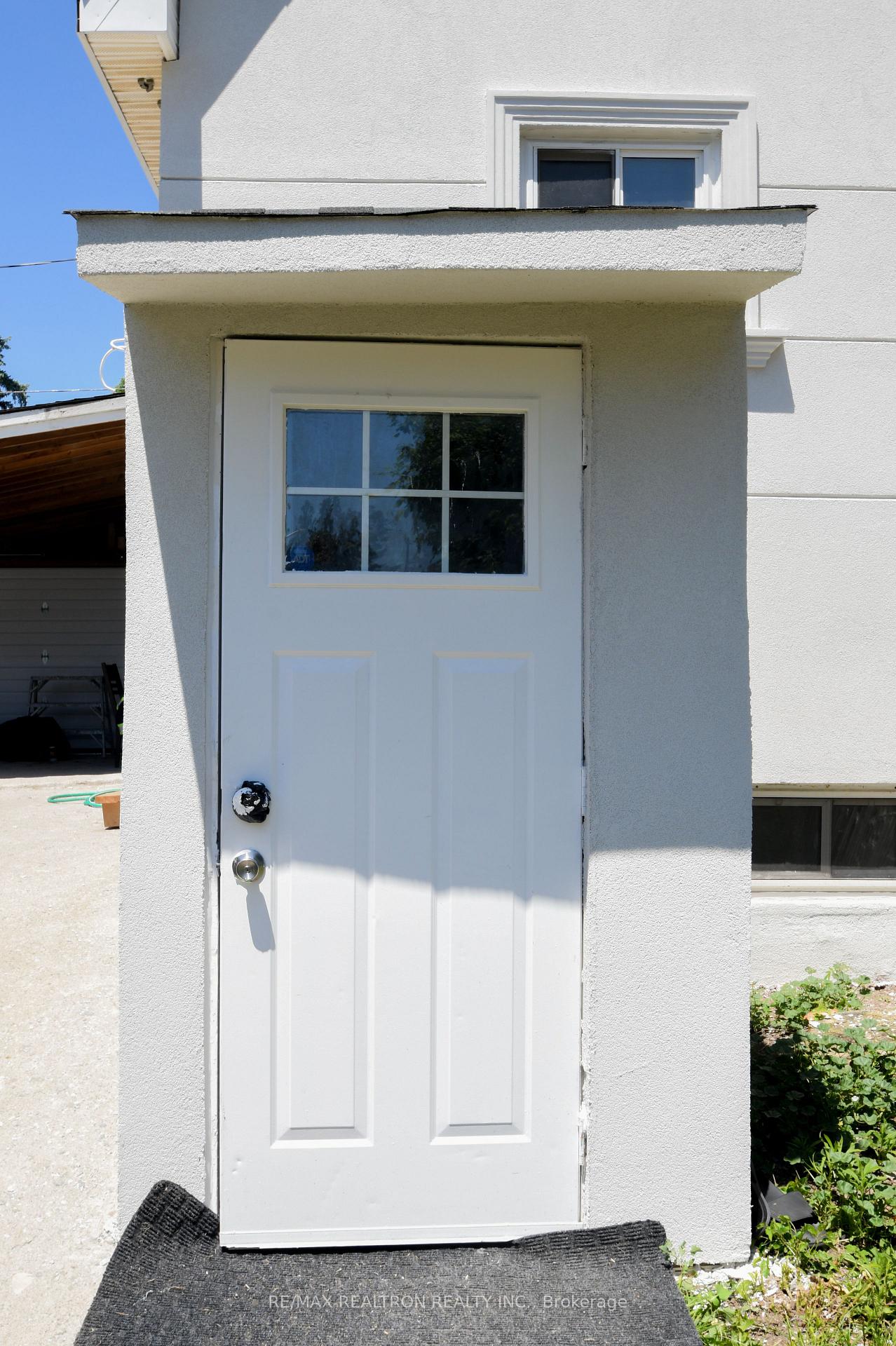 110 E Mintern Avenue, Brantford — photo 3 of 5