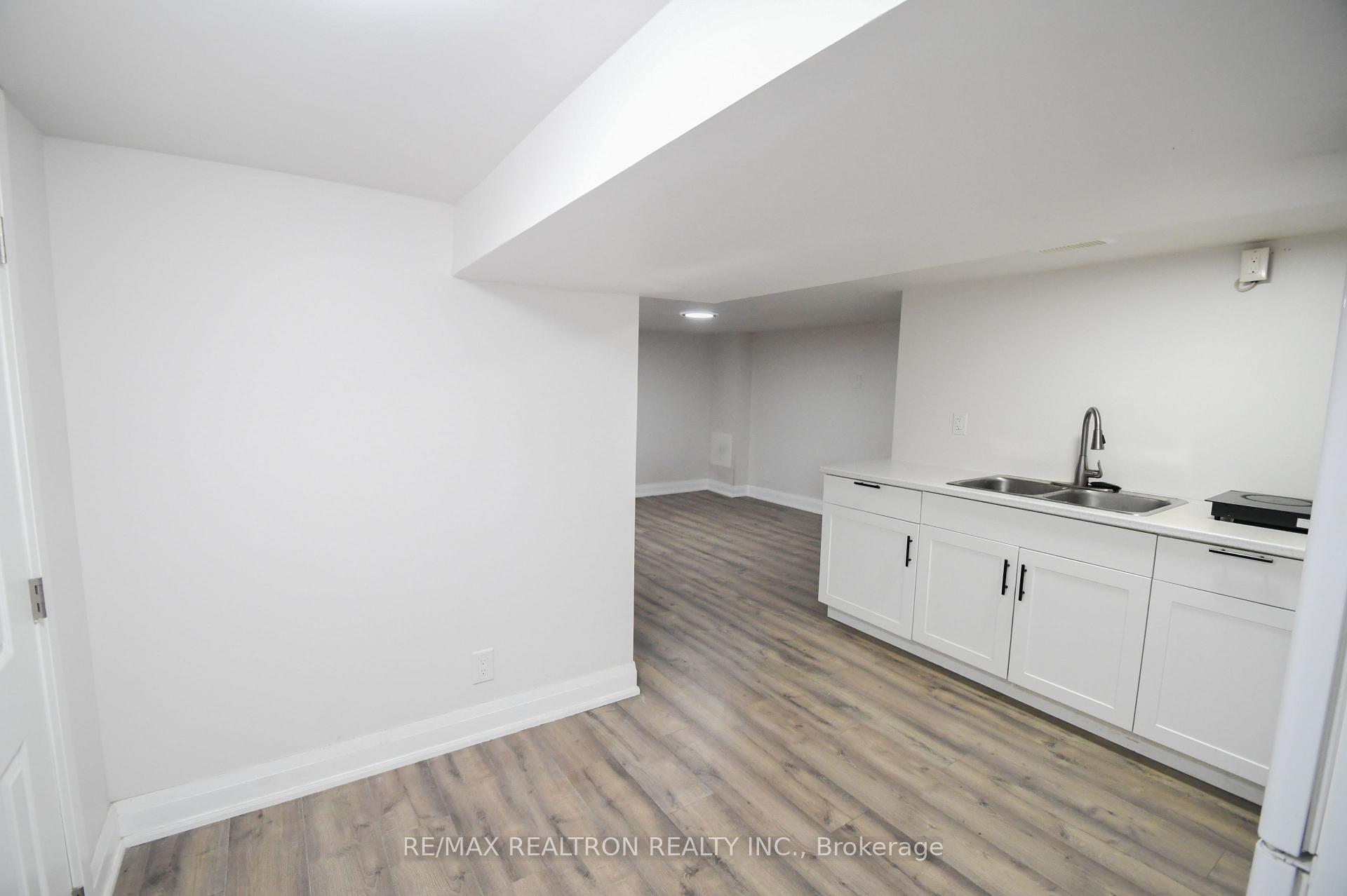 110 E Mintern Avenue, Brantford — photo 5 of 5