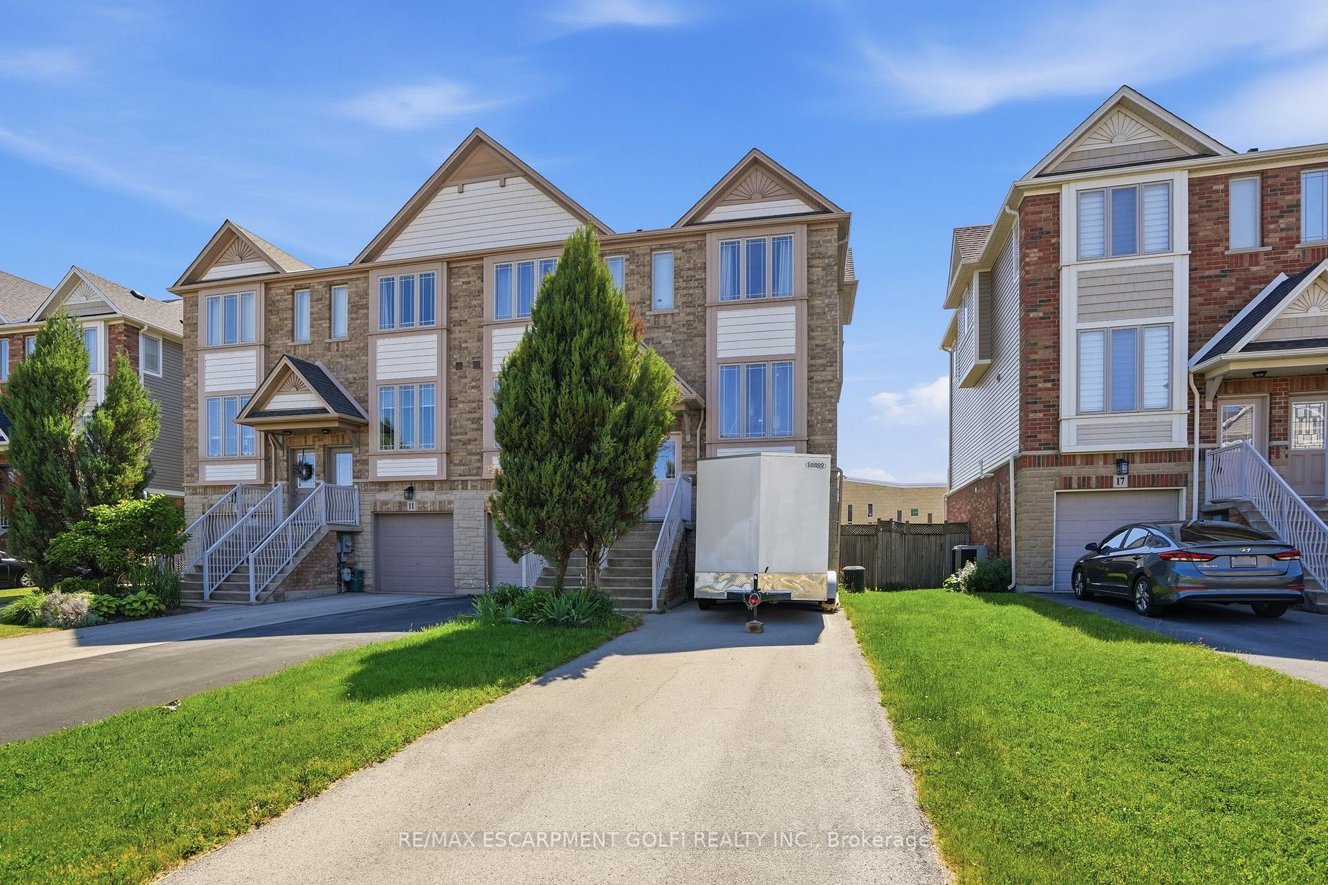 15 Hemlock Way, Grimsby — photo 2 of 5