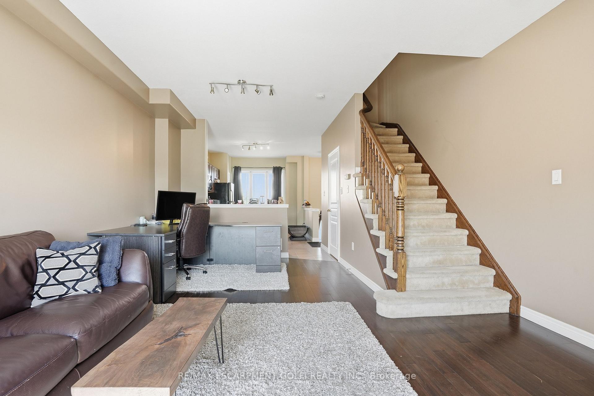 15 Hemlock Way, Grimsby — photo 5 of 5