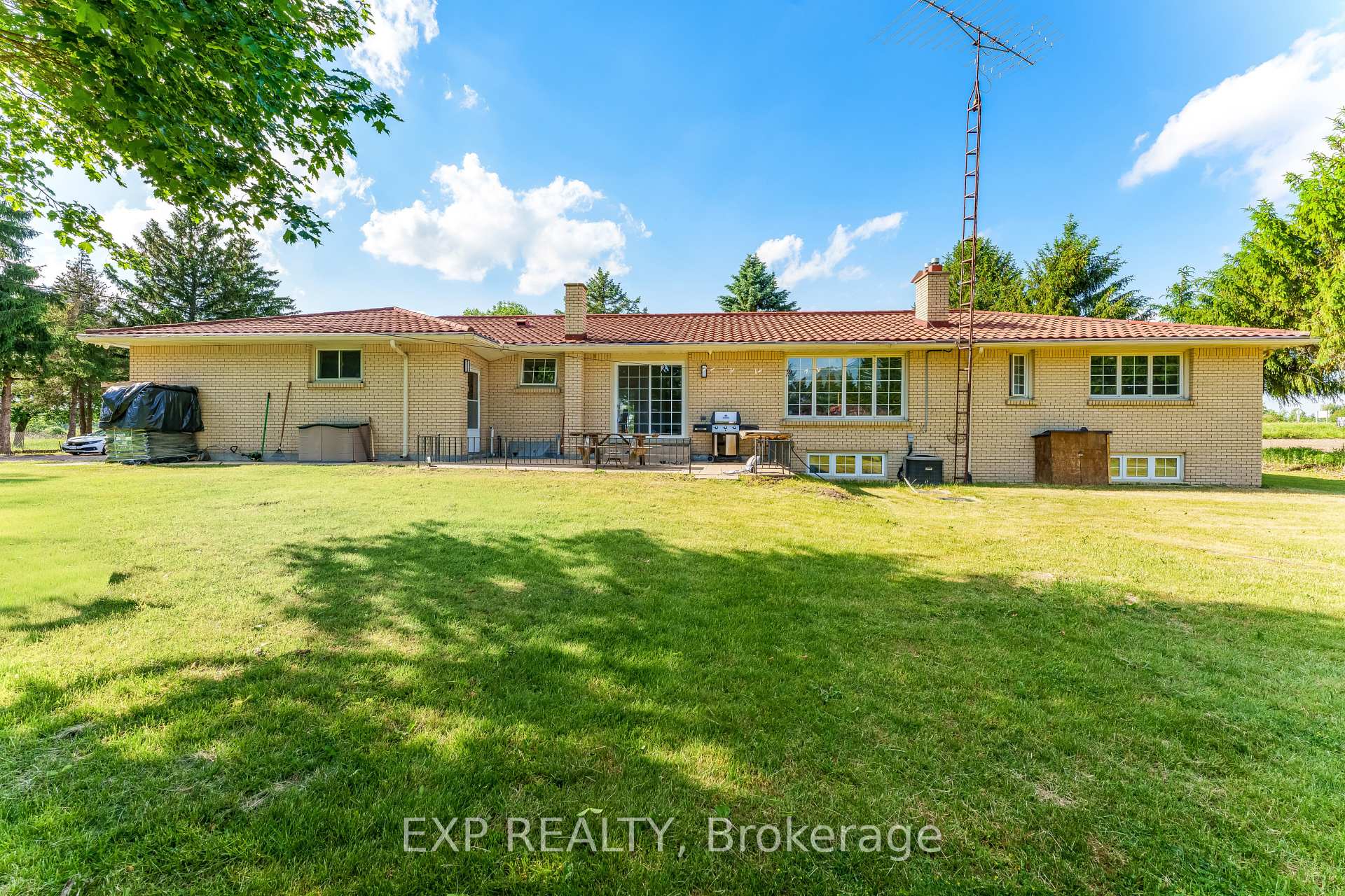 2047 Hamilton Road, London South, ON N6M 1G1