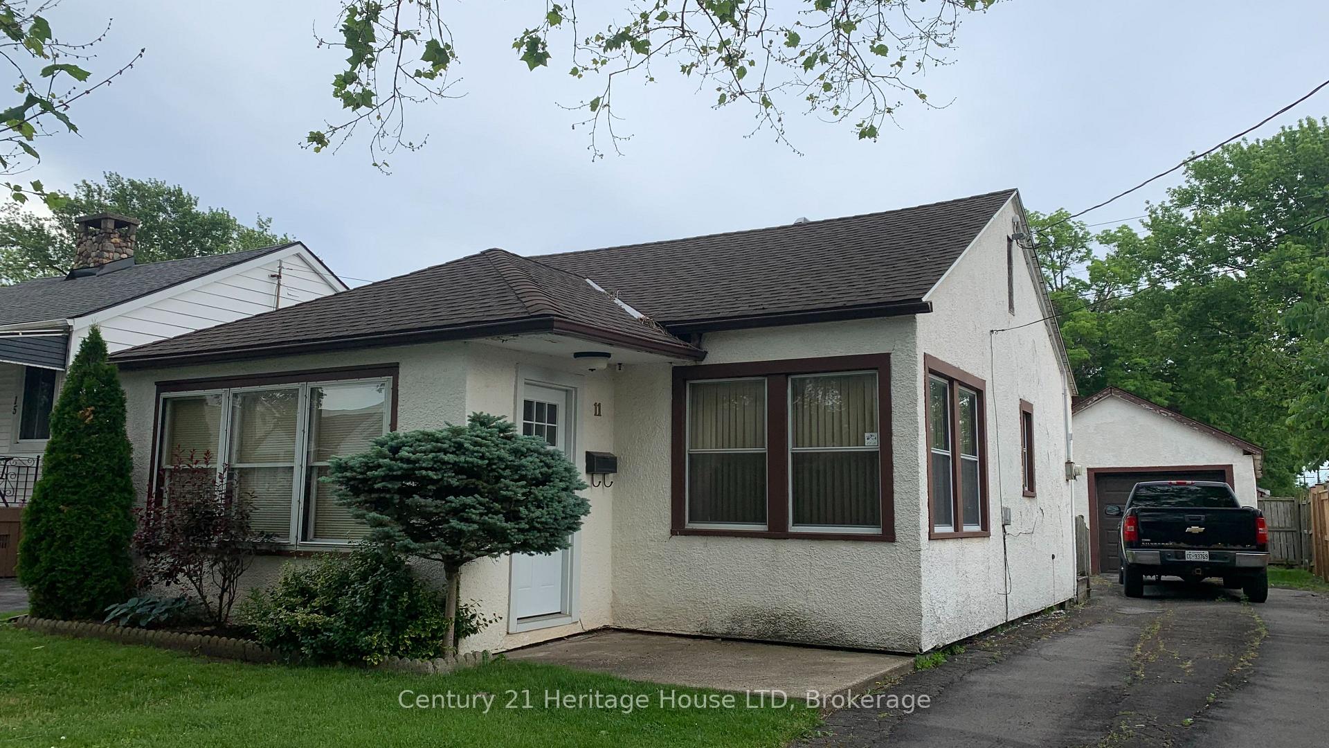 11 Achilles Avenue, Welland, ON L3B 4S3
