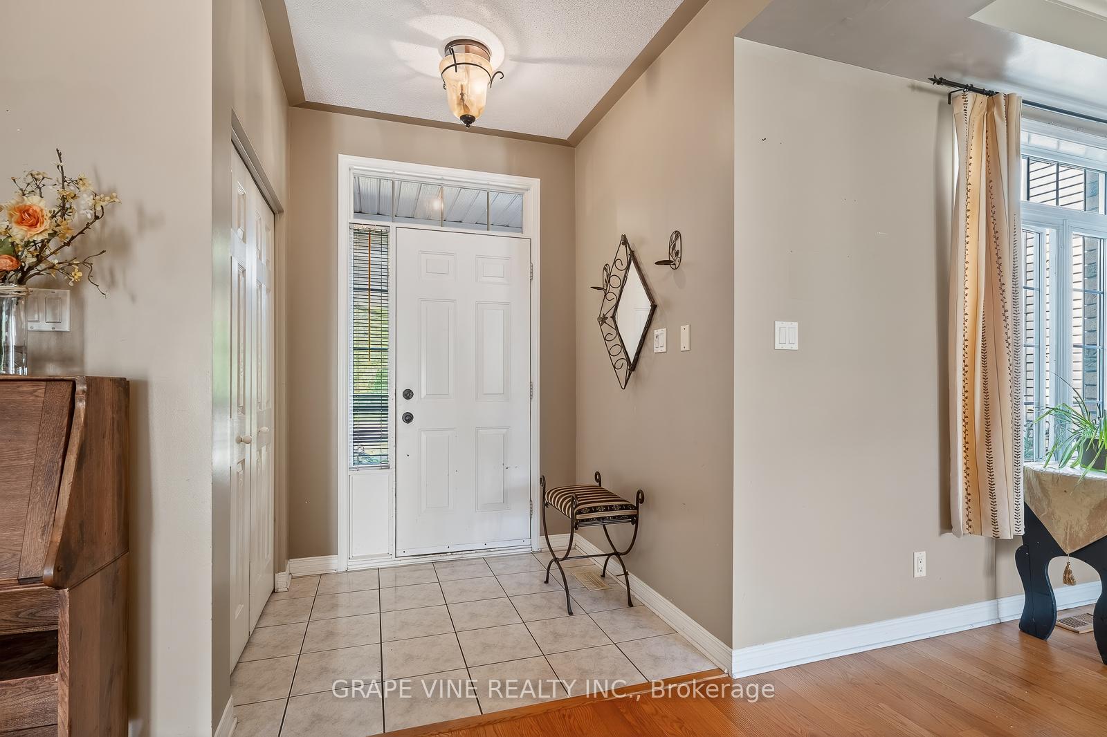 175 Allanford Avenue, Hunt Club - South Keys and Area — photo 4 of 5