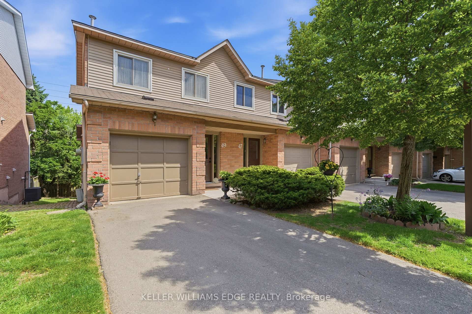 26 Moss Boulevard 49, Hamilton, ON L9H 6W8