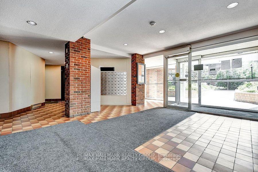 2041 Arrowsmith Drive 401C, Beacon Hill North - South and Area — photo 3 of 5