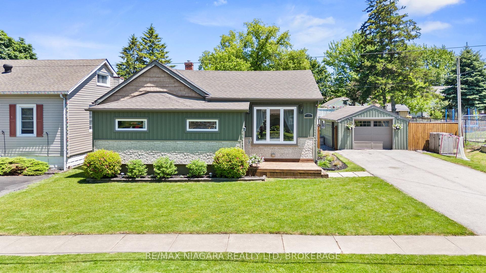 17 HUMBOLDT Parkway, Port Colborne, ON L3K 2H1