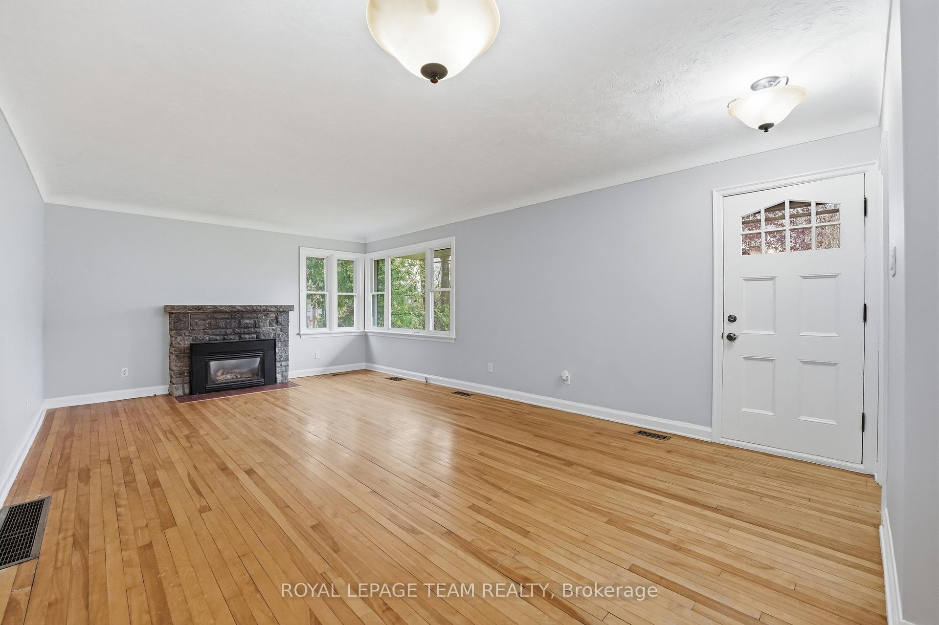 49 Crownhill Street, Beacon Hill North - South and Area — photo 4 of 5