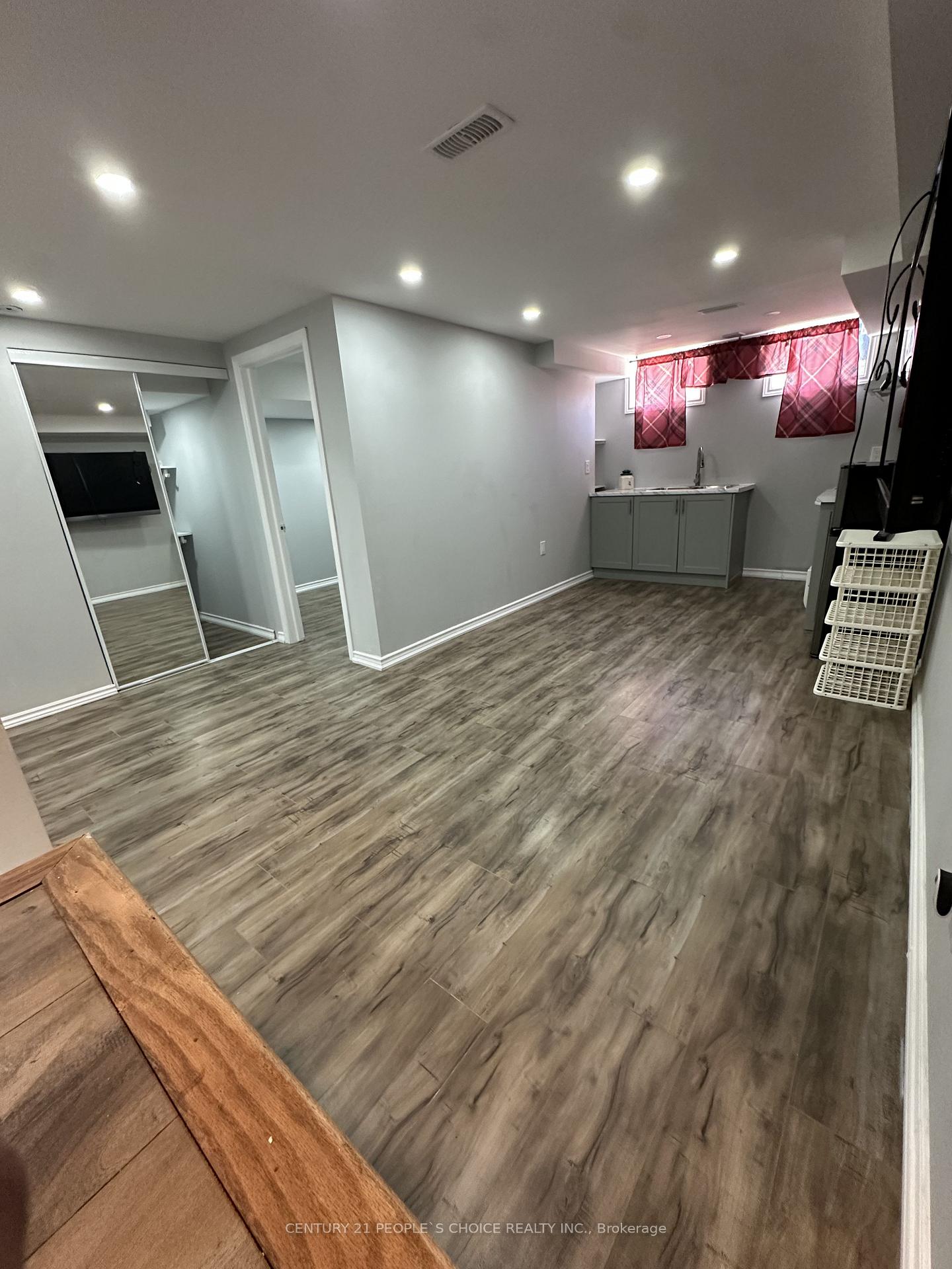 233 Powell Street Bsmt, Brantford — photo 2 of 5