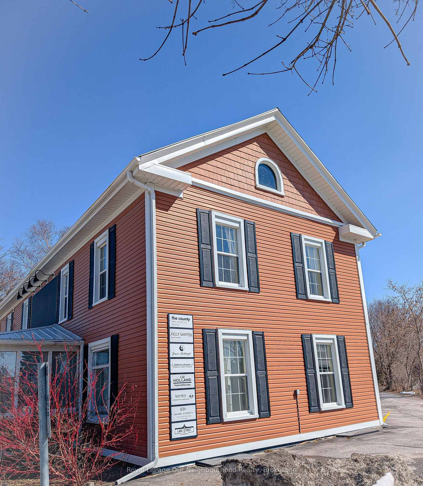 1 Lake Street E, Prince Edward County — photo 2 of 5