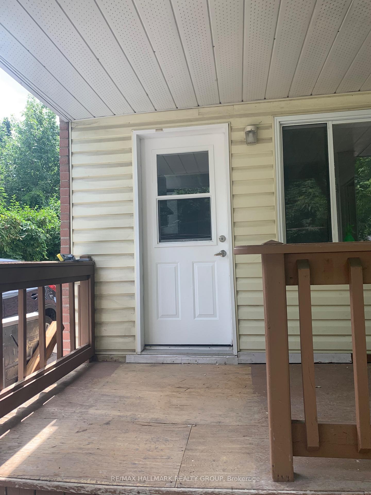 251 Marier Avenue 251, Vanier and Kingsview Park, ON K1L 5P9