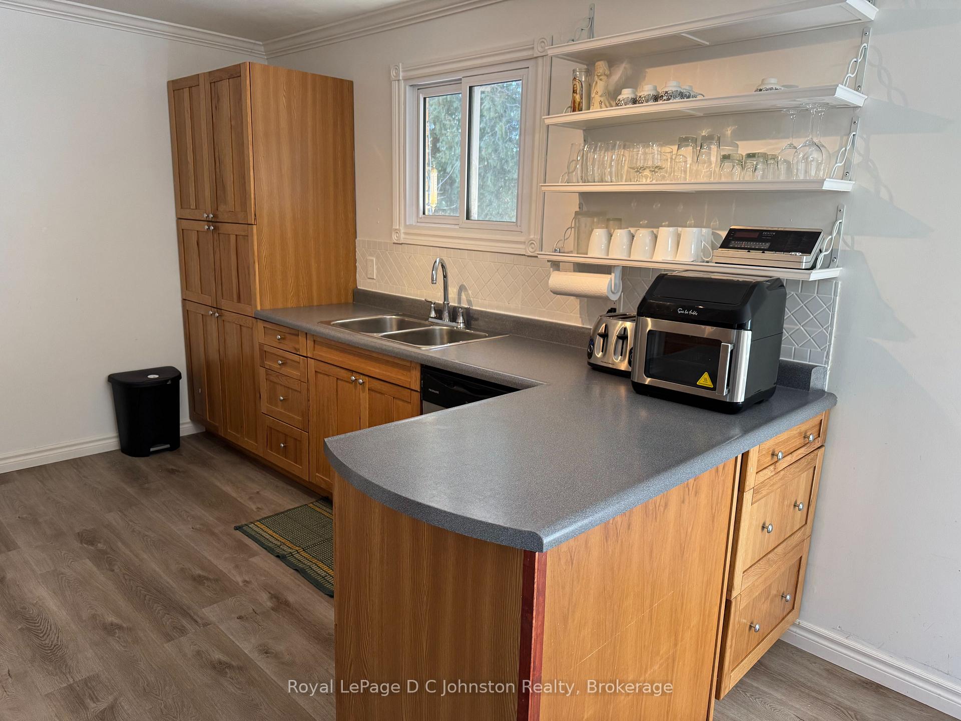 341 Palmerston Street, Saugeen Shores — photo 4 of 5