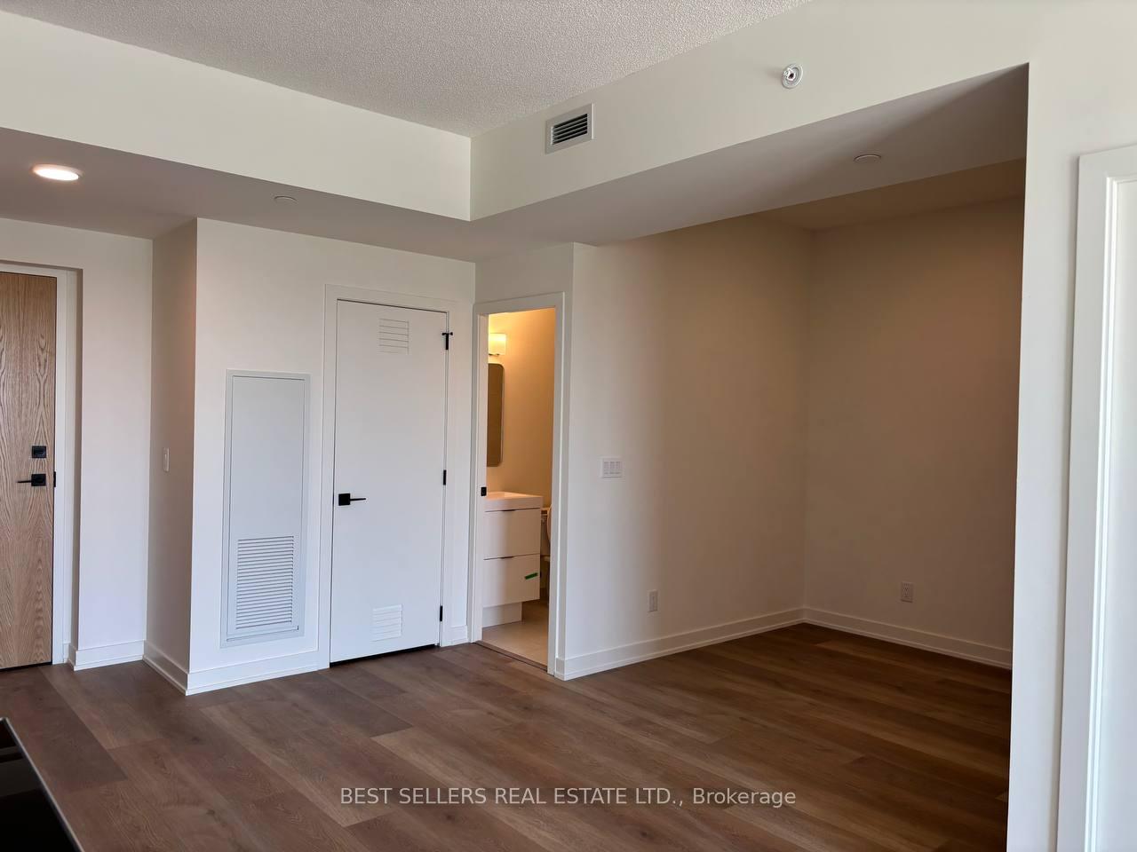 33 ERIE Avenue 812, Brantford — photo 2 of 5