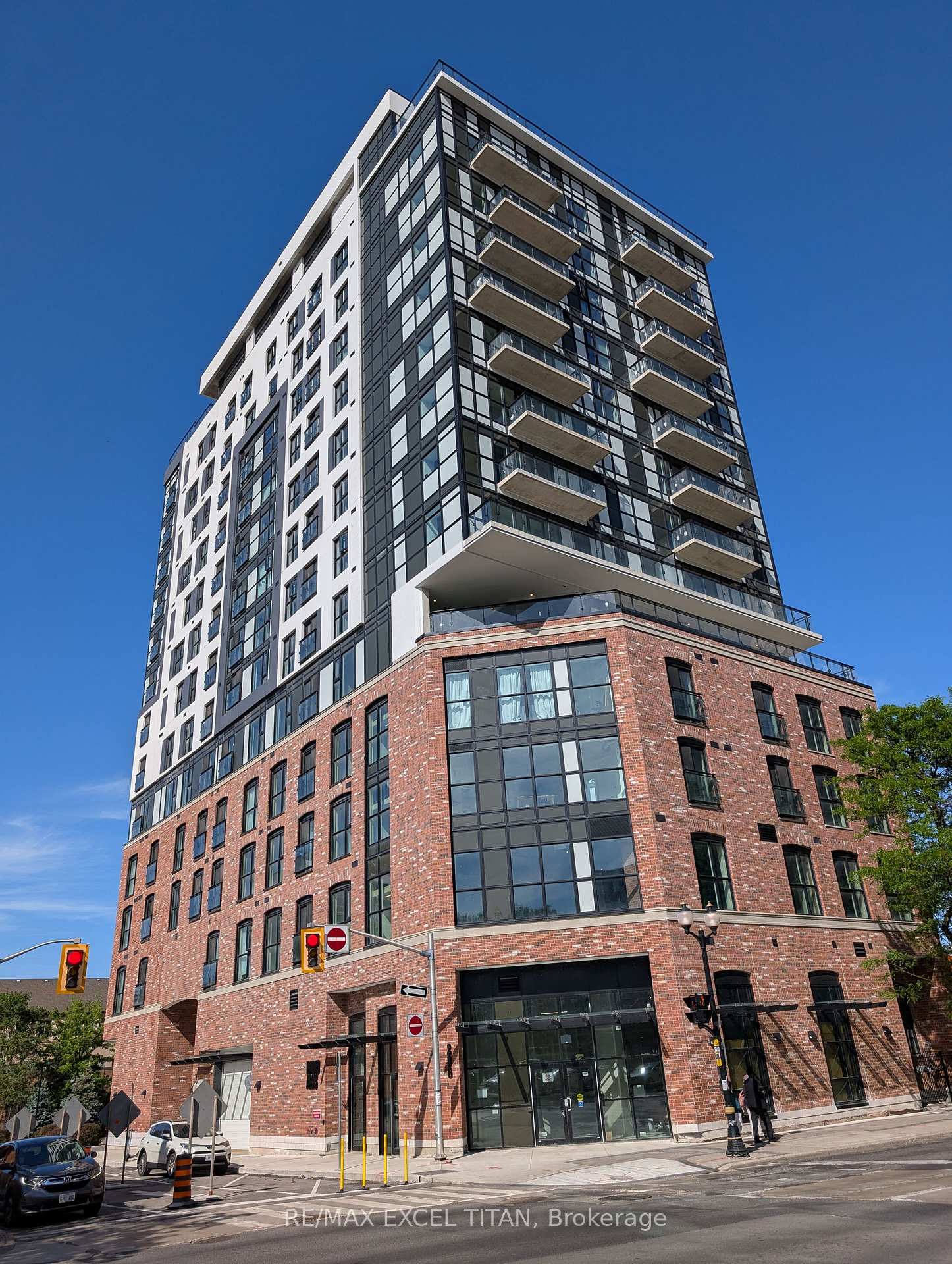 206 King Street W 405, Hamilton, ON L8P 1A5