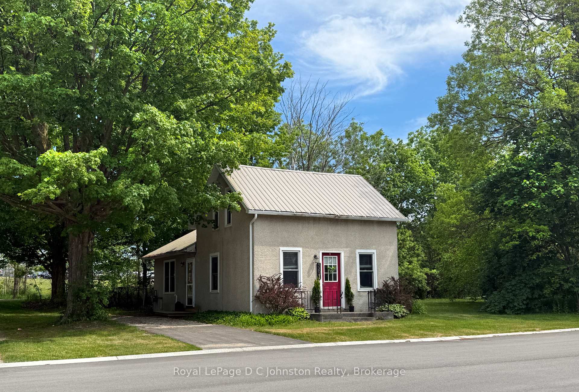 561 Wellington Street, Saugeen Shores, ON N0H 2C4 — Saugeen Shores, Ontario