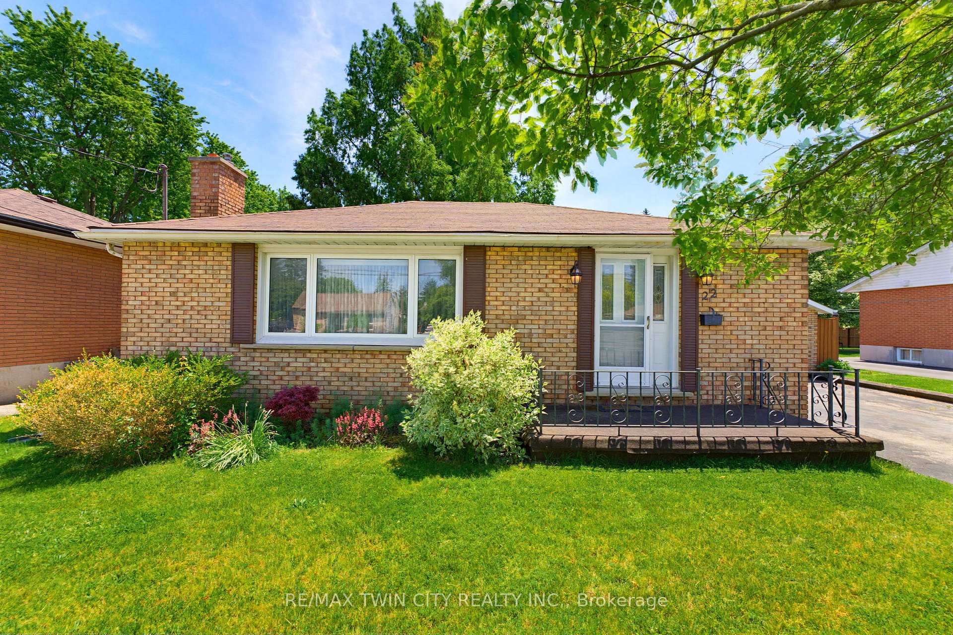 22 Dunsdon Street, Brantford, ON N3R 3J3 — Brantford, Ontario