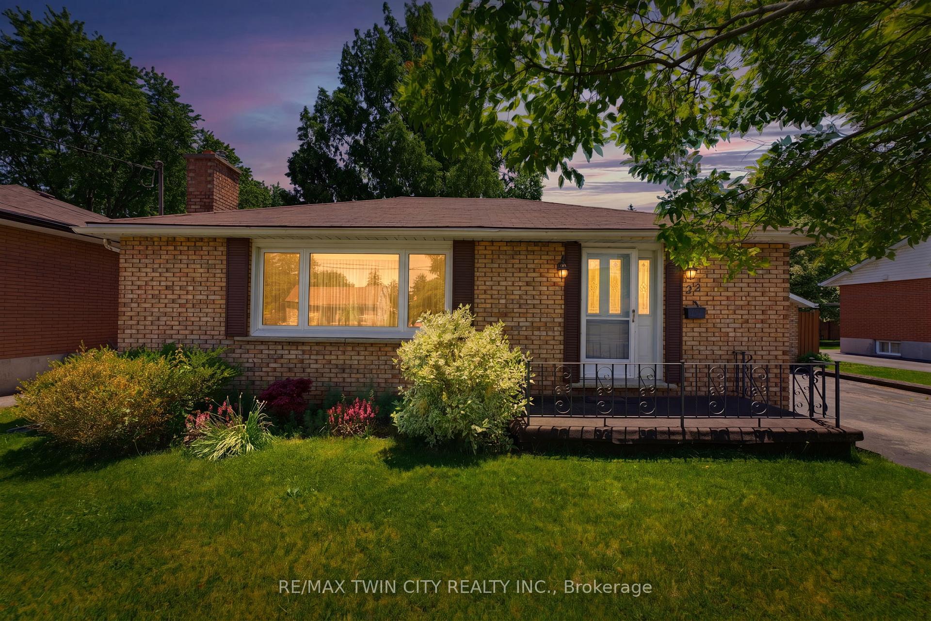 22 Dunsdon Street, Brantford — photo 4 of 5