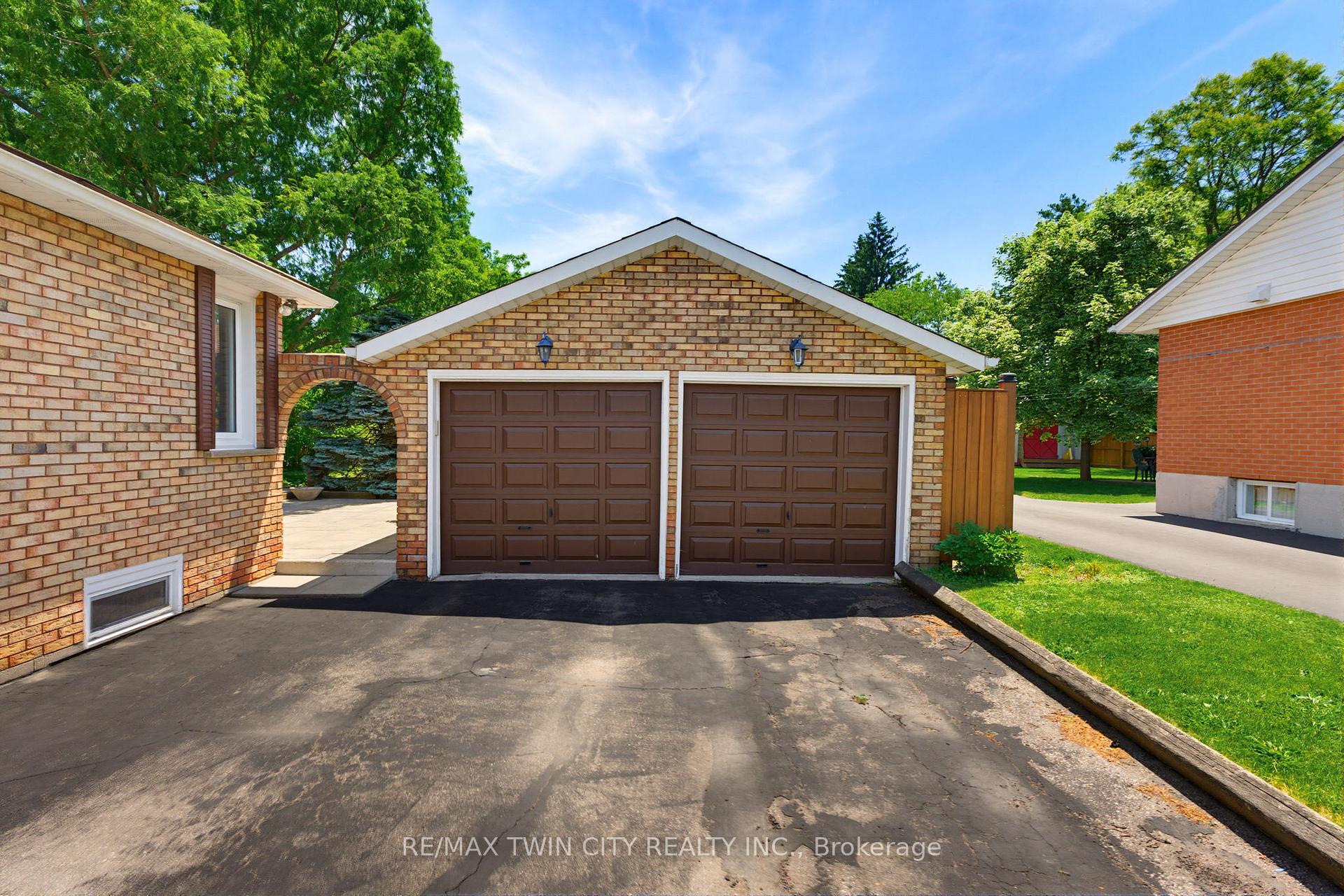 22 Dunsdon Street, Brantford — photo 5 of 5