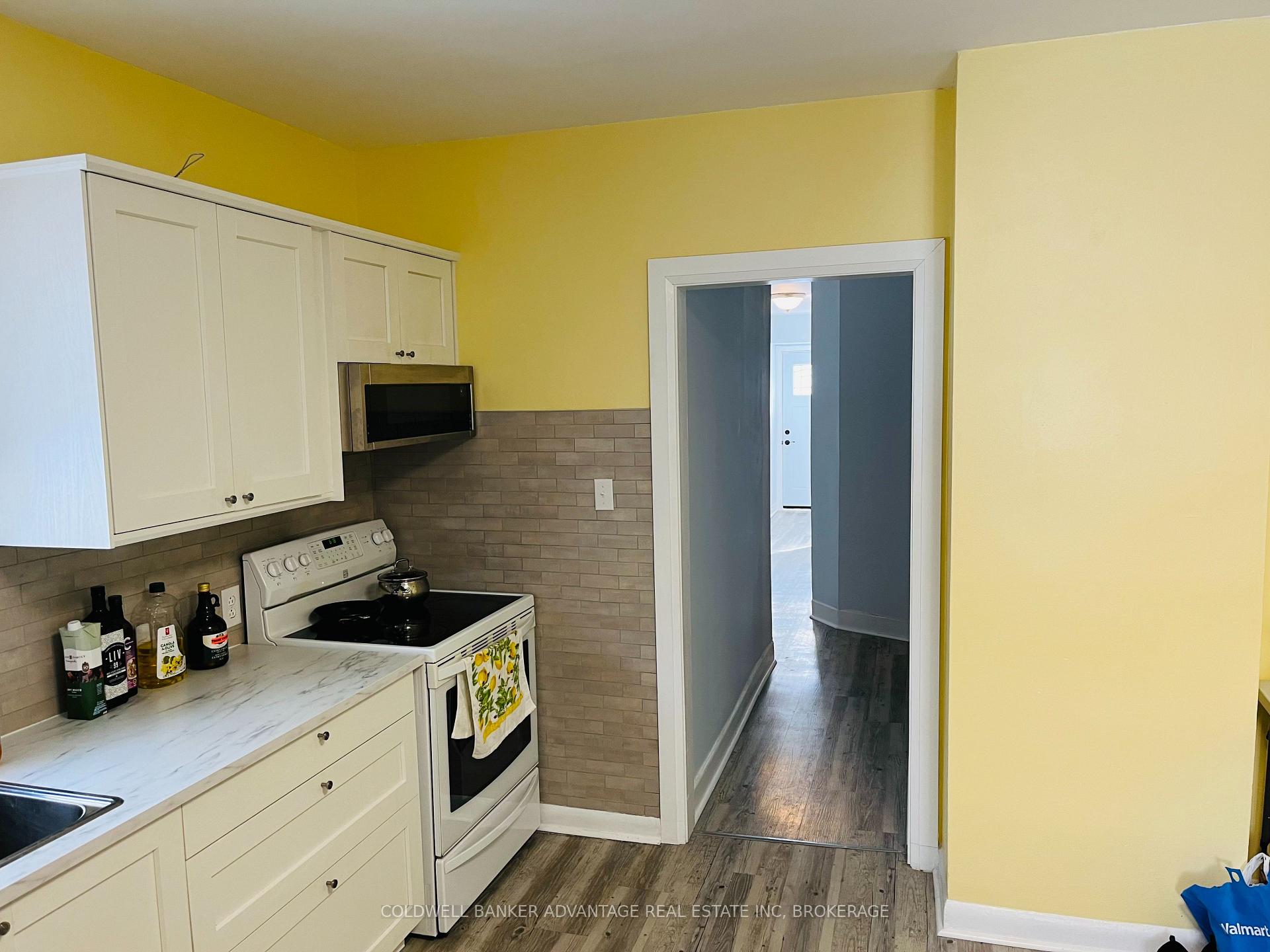 14 Albert Street main floor unit (lower), Welland — photo 2 of 5