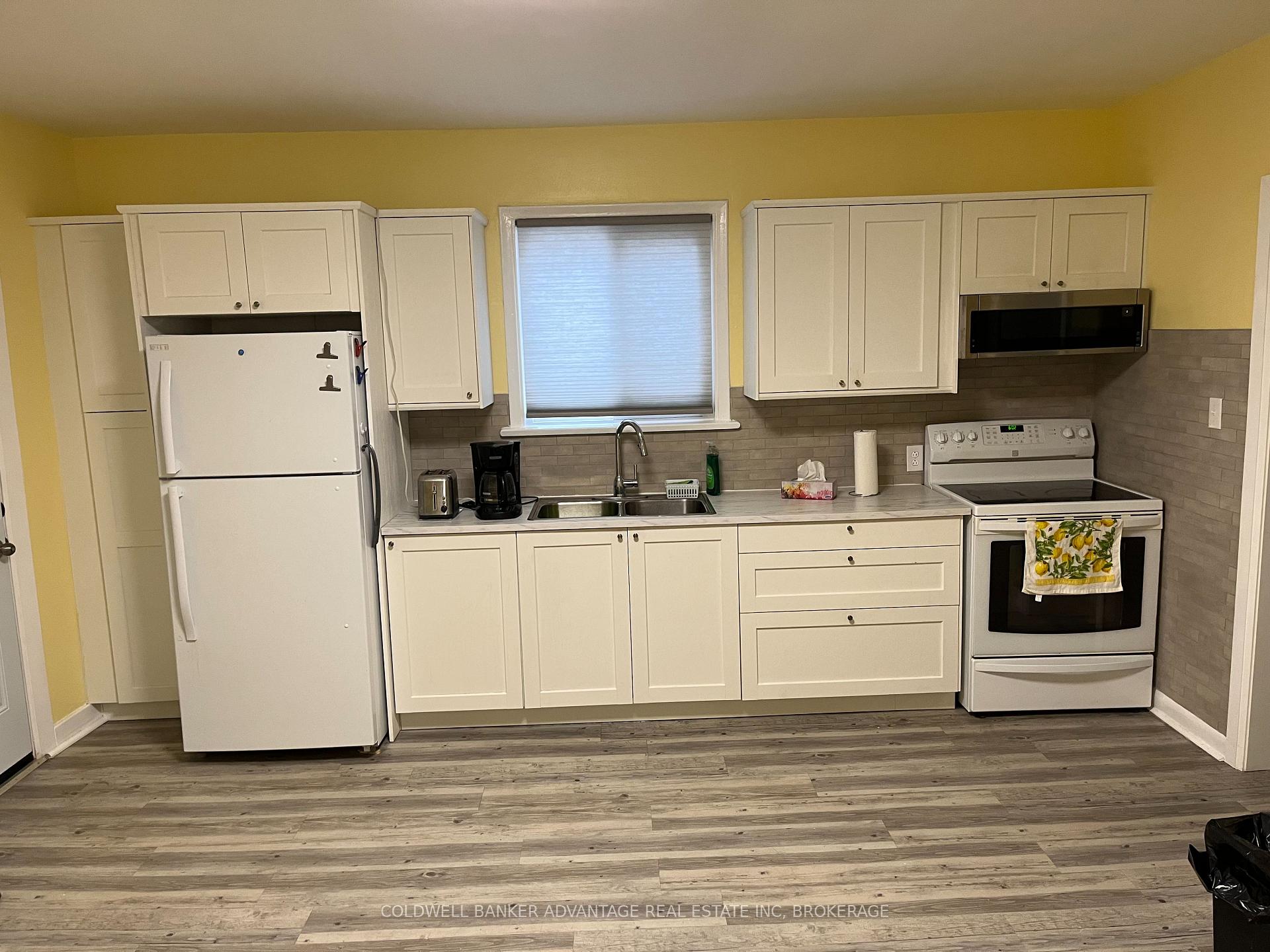 14 Albert Street main floor unit (lower), Welland — photo 3 of 5