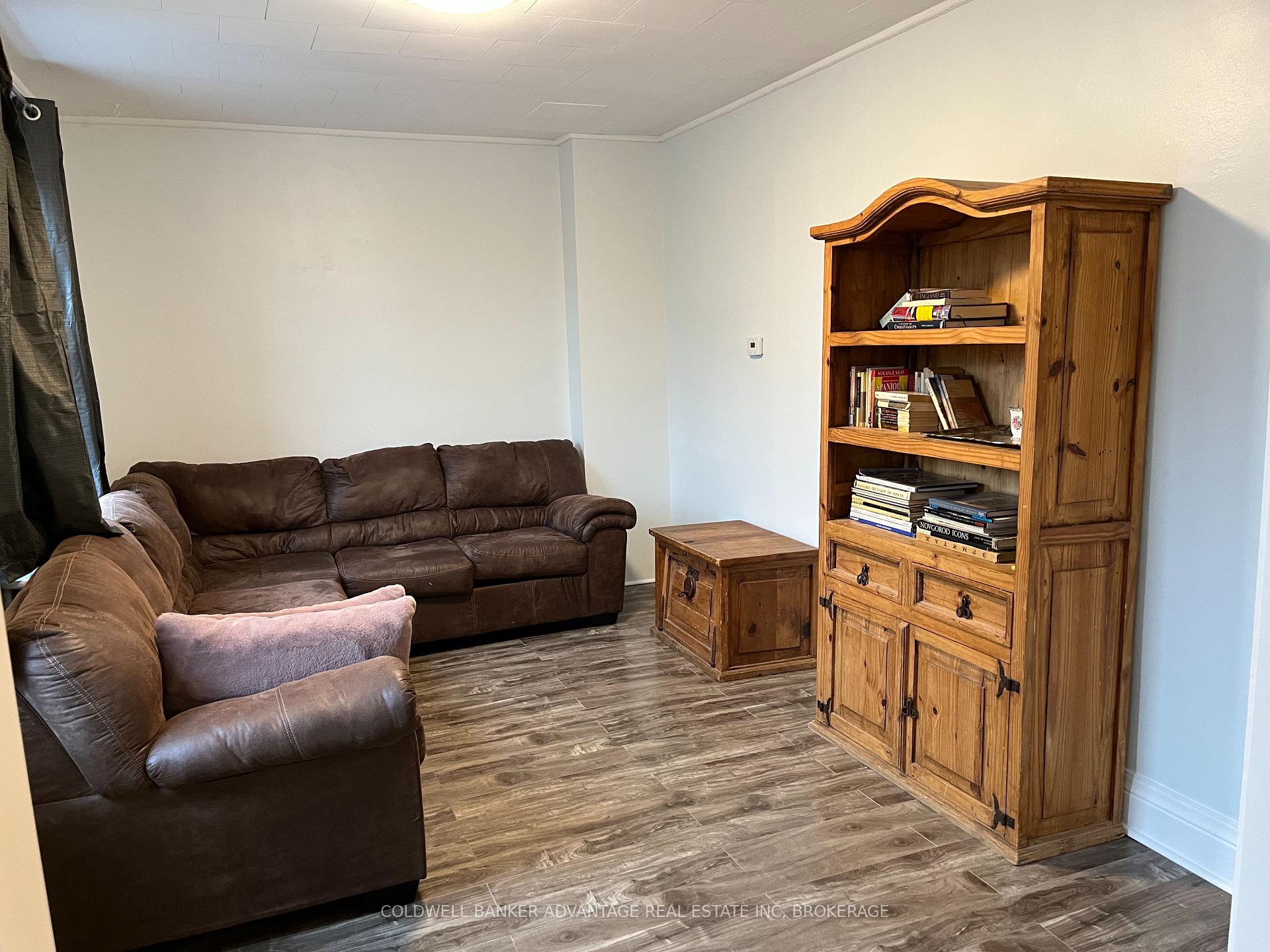 14 Albert Street main floor unit (lower), Welland — photo 4 of 5