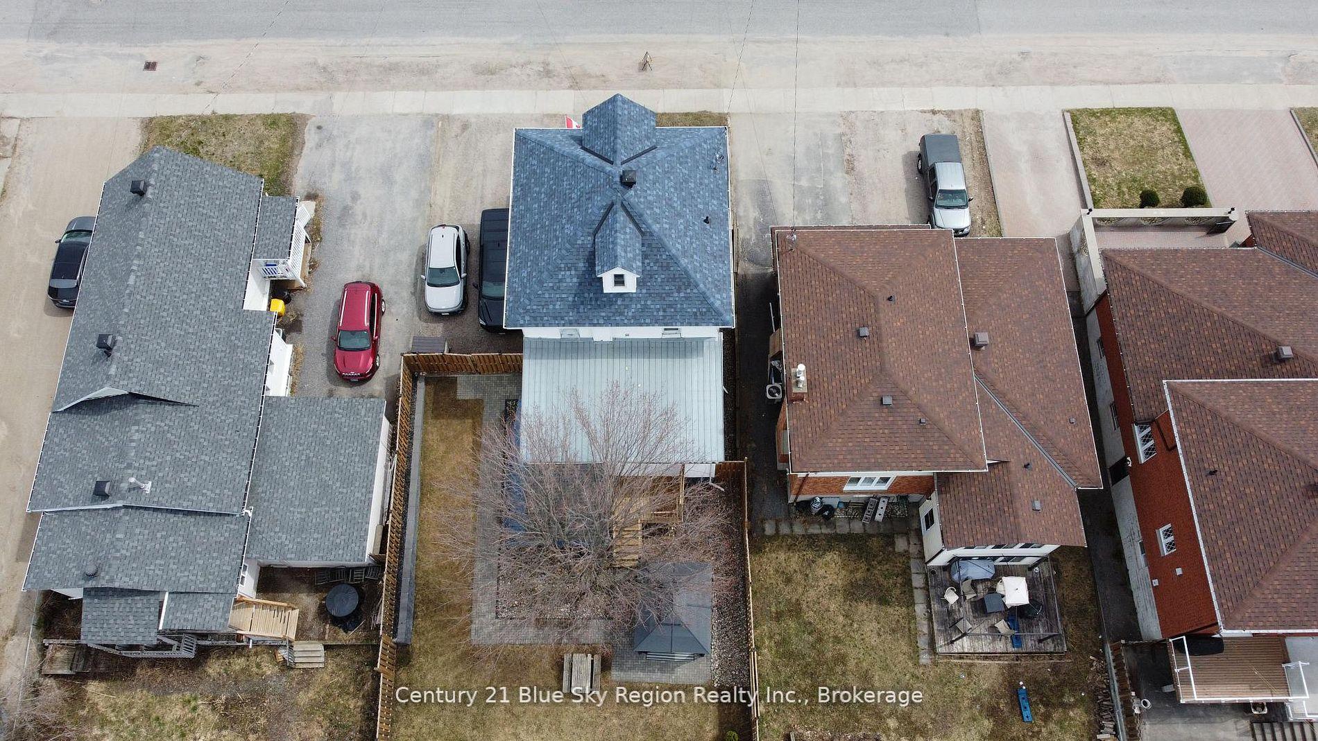 647 Douglas Street, North Bay — photo 2 of 5