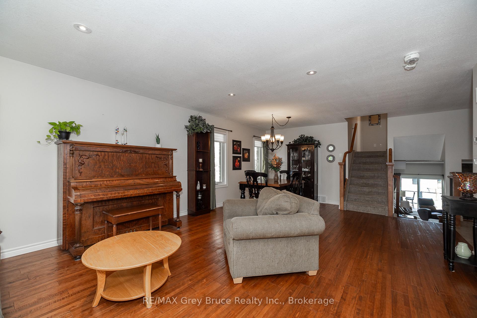 2591 7th Avenue E, Owen Sound — photo 4 of 5