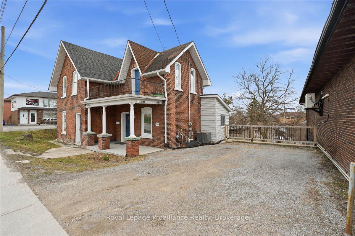 209 Dundas St. E., Street, Quinte West, ON K8V 1M1
