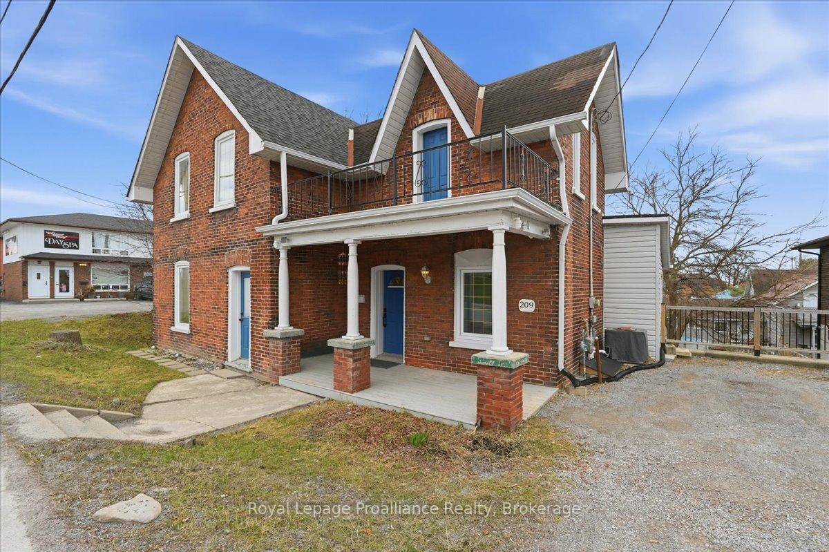 209 Dundas St. E., Street, Quinte West, ON K8V 1M1
